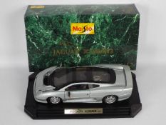 Maisto - A boxed diecast 1:12 scale Mais