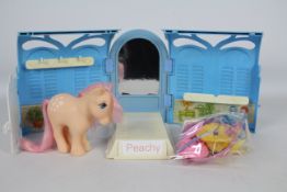 My Little Pony, Hasbro - An unboxed vintage G1 My Little Pony 'Grooming Parlour'.