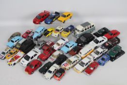 Bburago - Maisto - Saico - 40 x unboxed vehicles in various scales including VW Samba van in 1:25