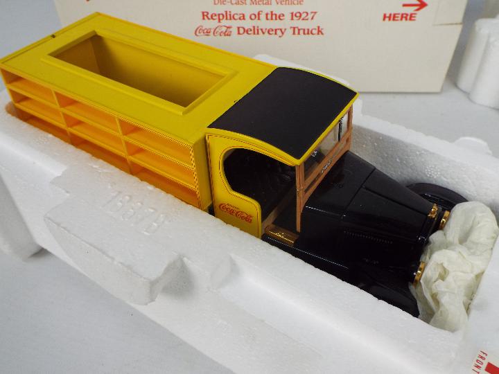 Danbury Mint - A boxed 1:24 scale #127-001 'Replica of the 1927 Coca Cola Delivery Truck' by - Image 2 of 4