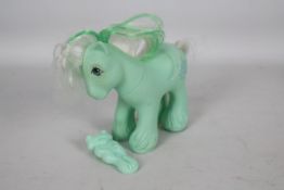 My Little Pony, Hasbro - A rare and loose My Little Pony G1 Year 6 Pony 'Mountain Boy Ice Crystal'.