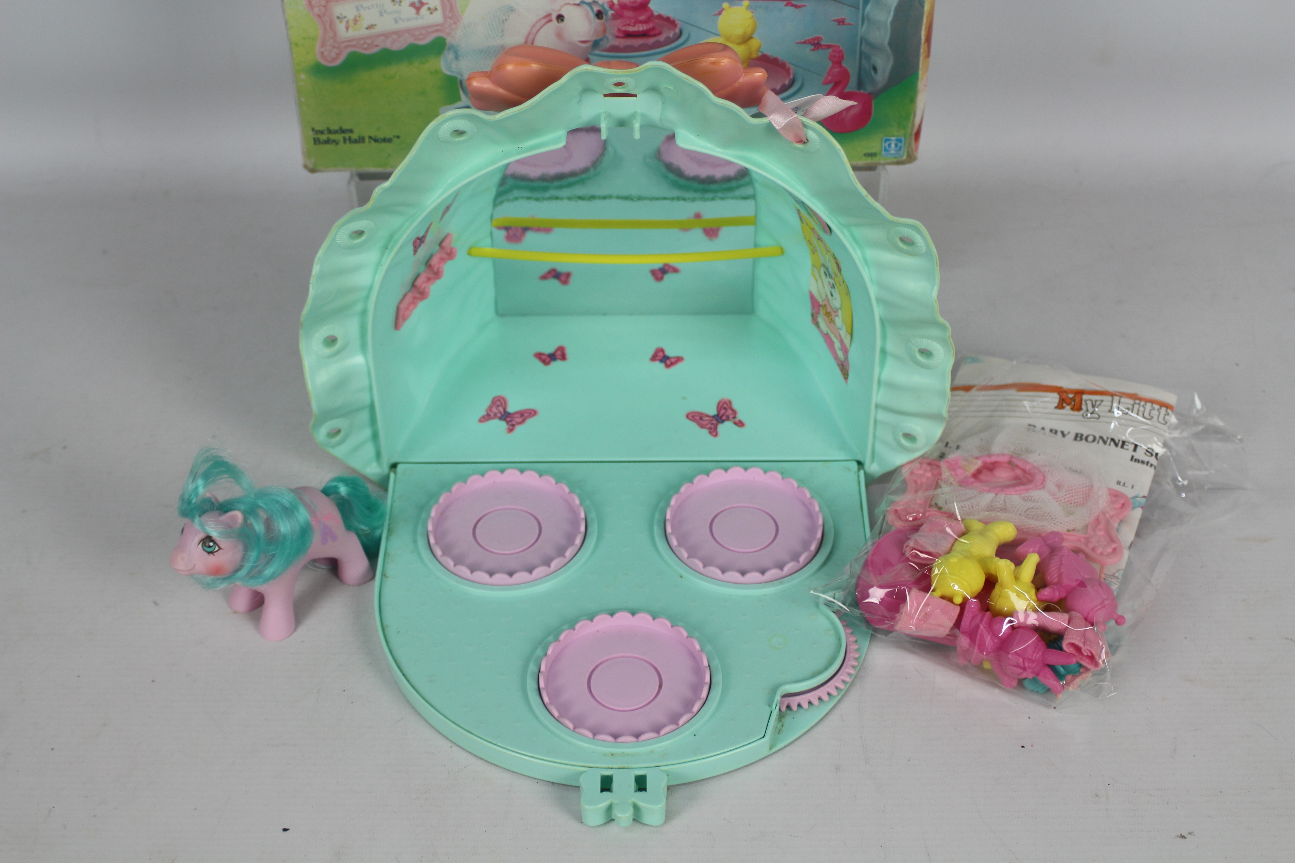 My Little Pony, Hasbro - A boxed G1 My Little Pony 'Baby Bonnet Scholl of Dance' playset. - Image 2 of 5