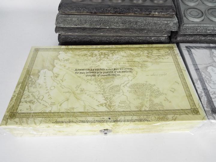 Eaglemoss - Lord Of The Rings - A collection of 13 x binders with a quantity of associated LOTR - Image 5 of 6