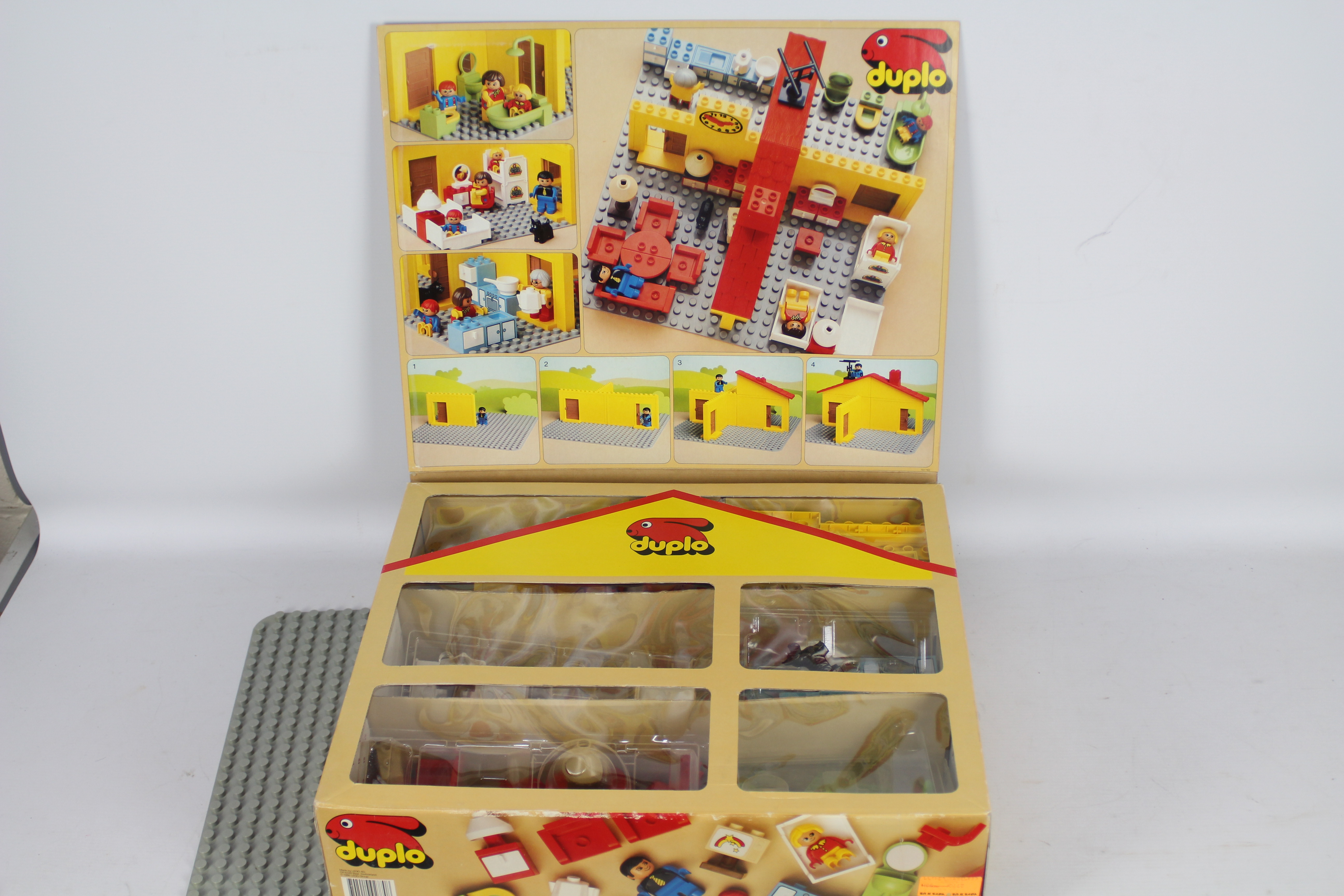 Lego Duplo - A boxed vintage 1986 Lego Duplo #2770 Play House. - Image 4 of 4