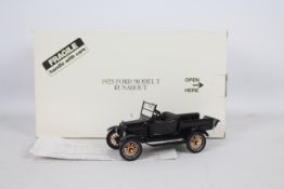 Franklin Mint - A boxed 1:24 scale 1925 Ford Model T Runabout by Franklin Mint .