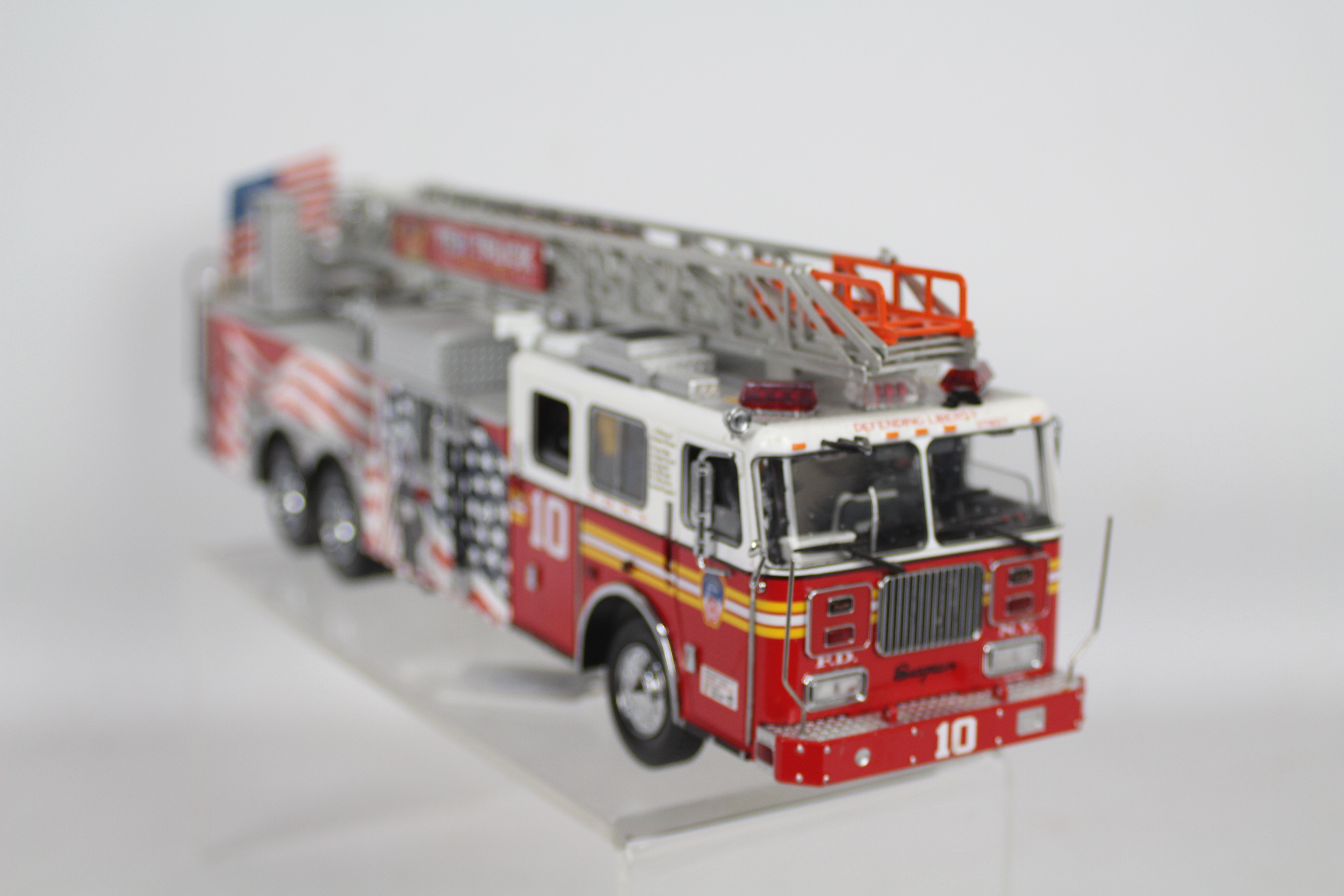 Code 3 Collectibles - A 2001 Seagrave 10 - Image 2 of 4