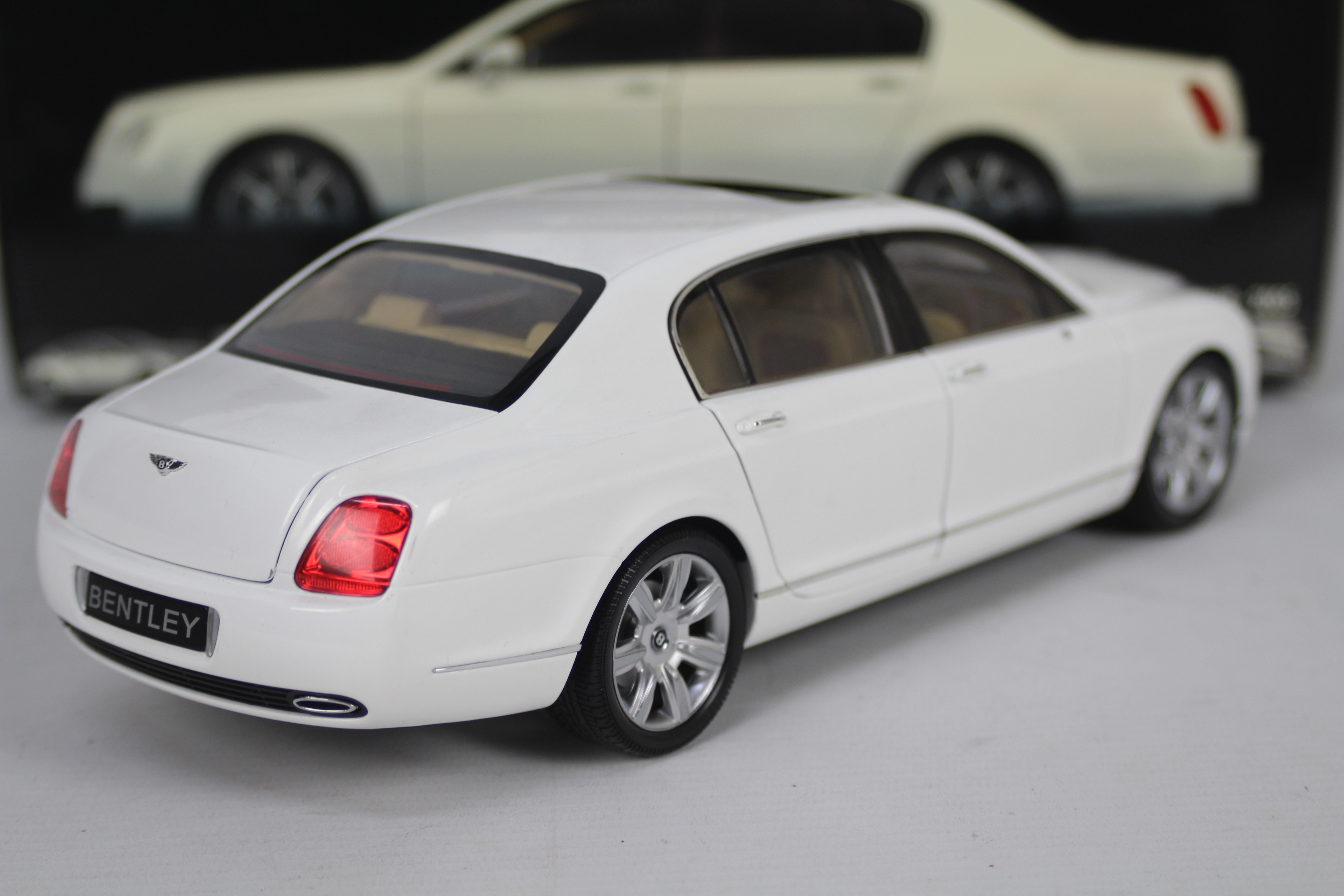 Minichamps - A boxed 1:18 scale Bentley - Image 5 of 6