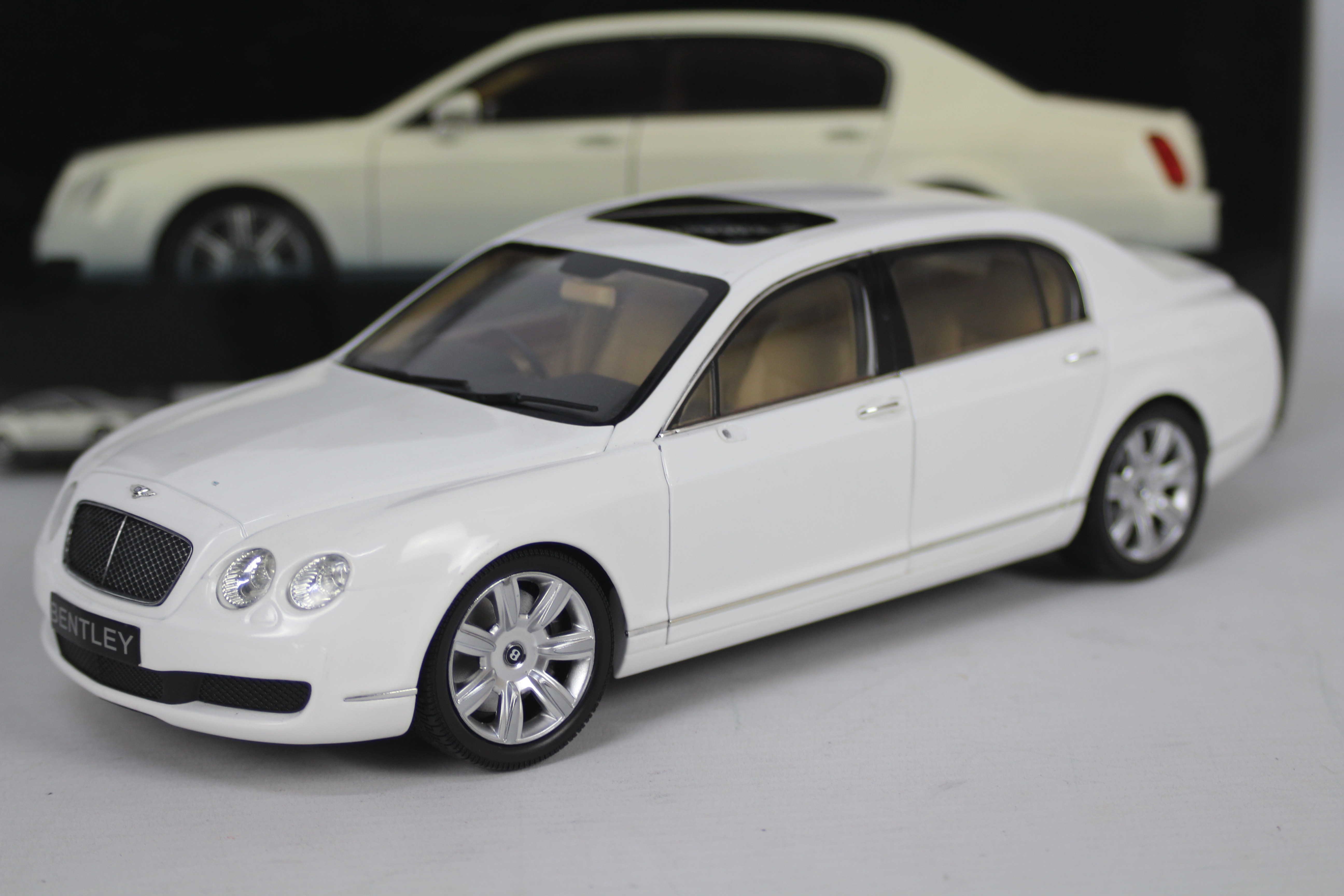 Minichamps - A boxed 1:18 scale Bentley - Image 3 of 6