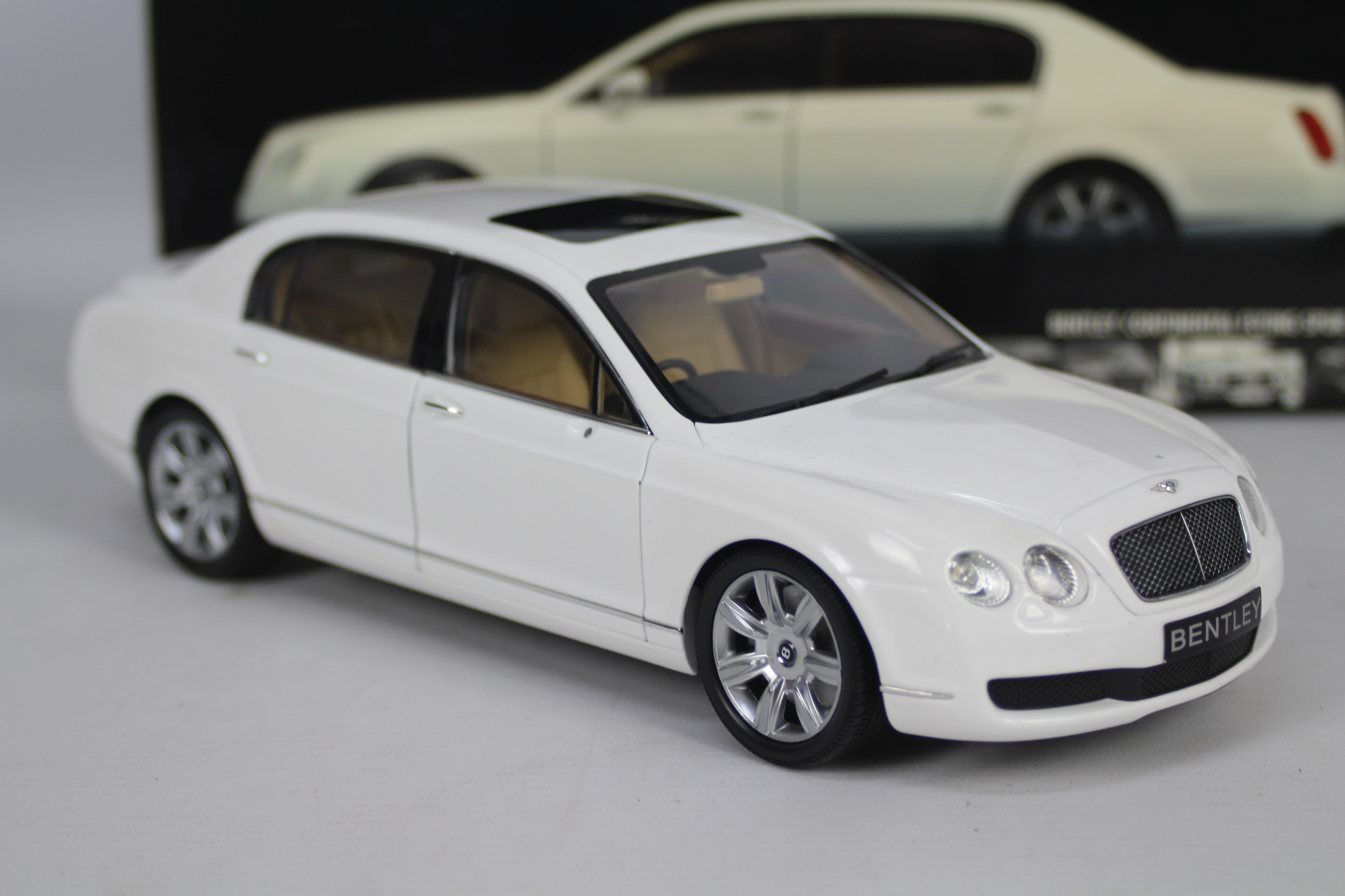Minichamps - A boxed 1:18 scale Bentley - Image 4 of 6