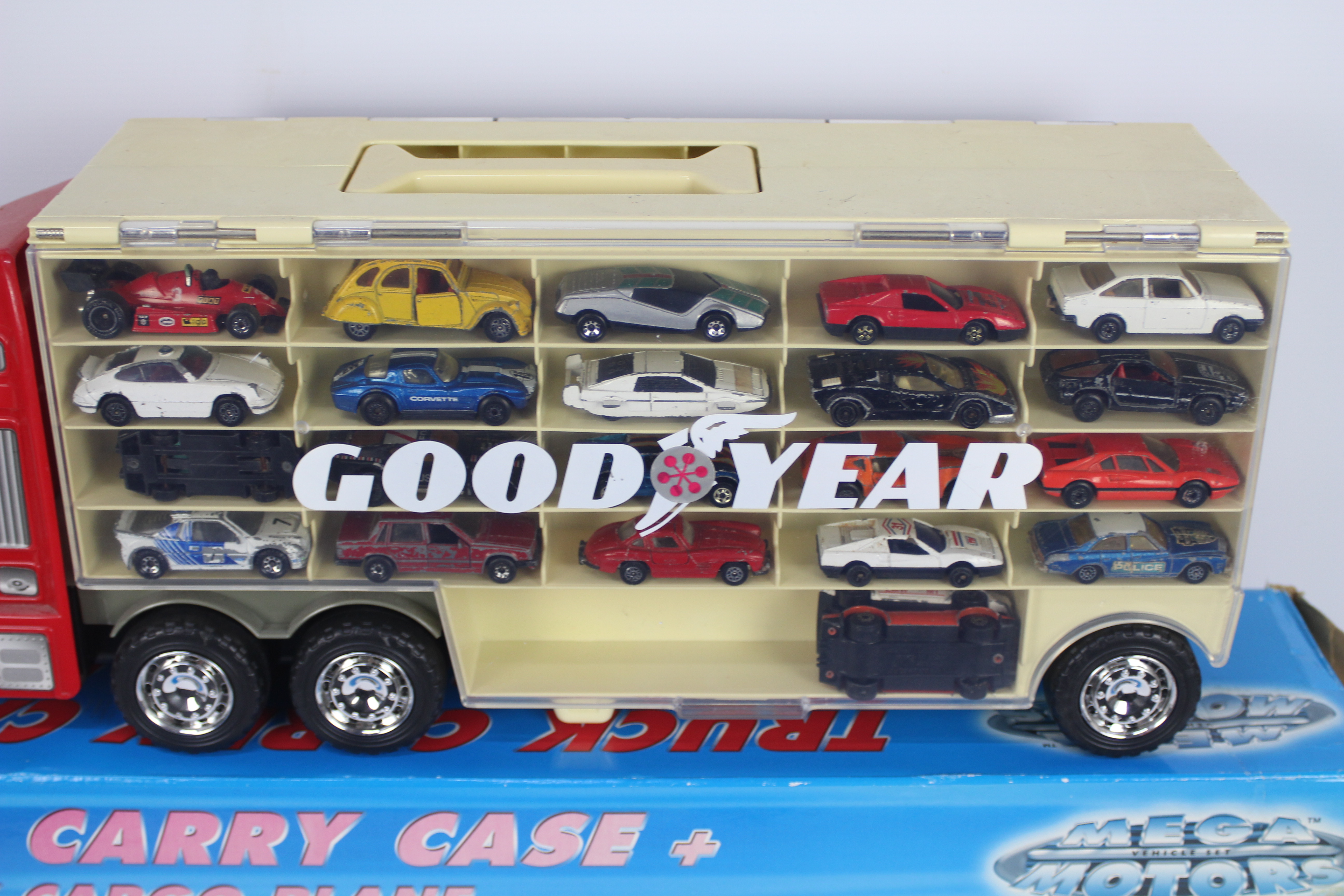 Mega Motors - 2 x large truck carry cases to carry Matchbox sized cars, - Image 3 of 6