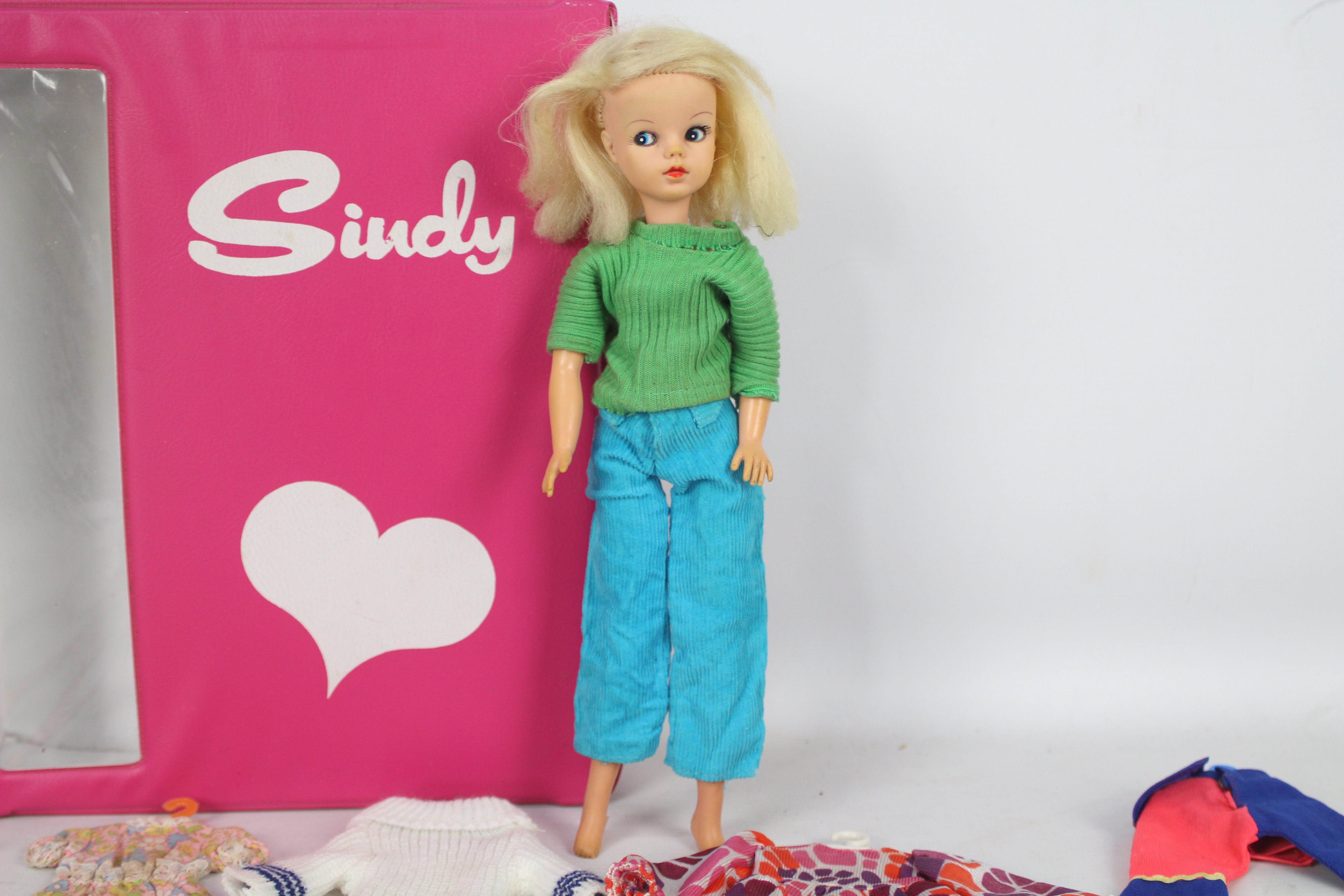 Sindy - A vintage Sindy carry case with doll and 12 x clothes hangers with outfits. - Image 2 of 7