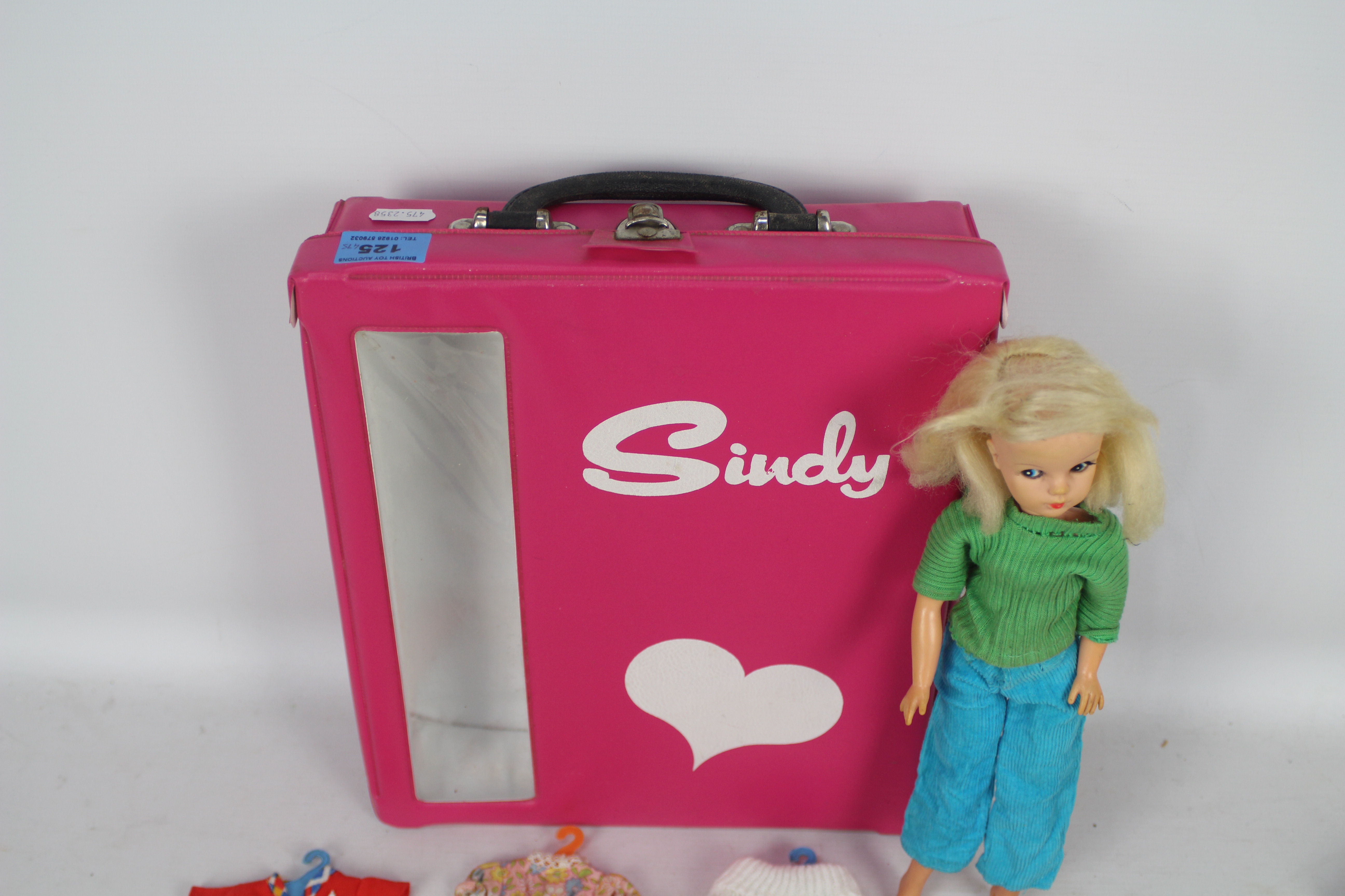 Sindy - A vintage Sindy carry case with doll and 12 x clothes hangers with outfits. - Image 7 of 7