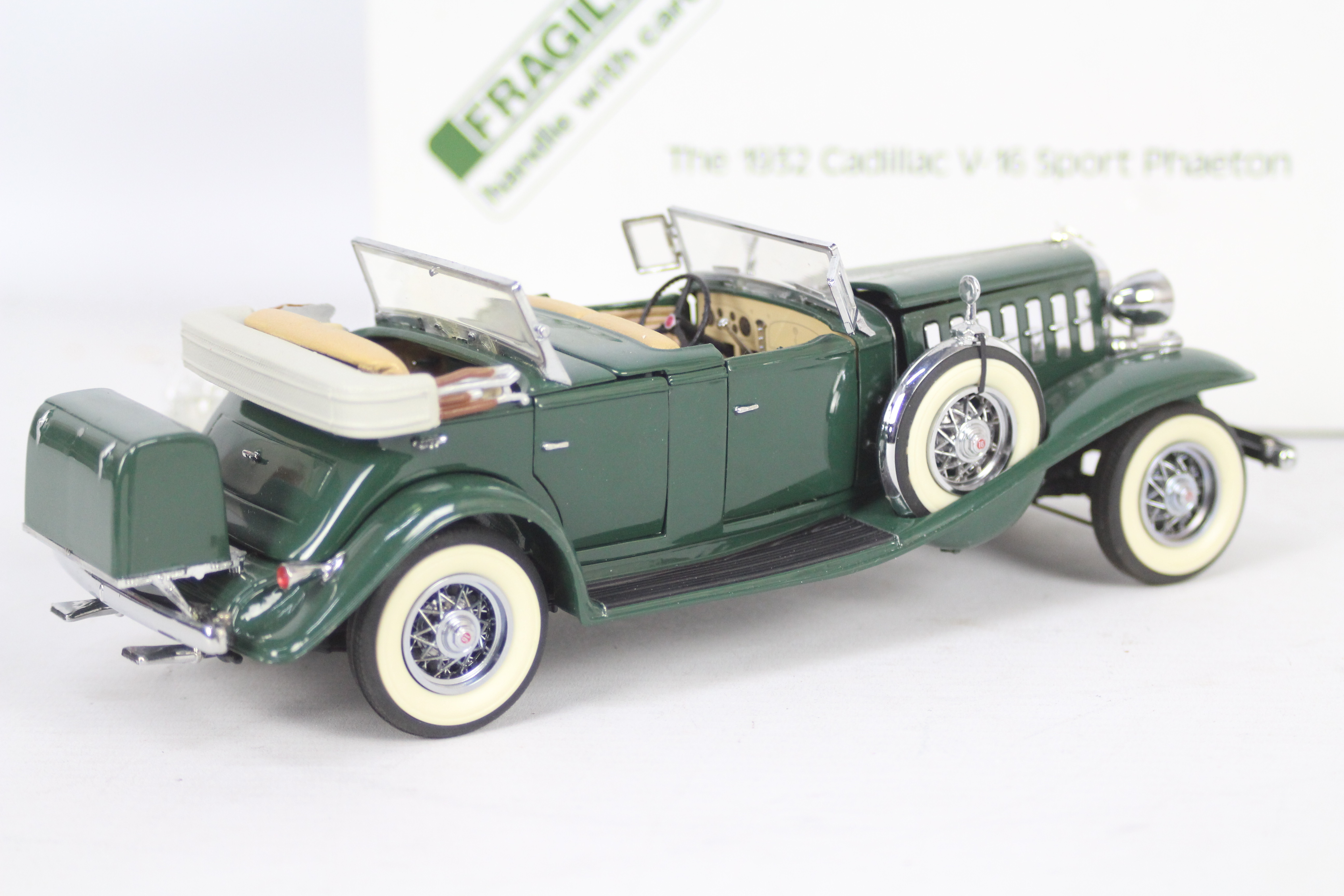 Danbury Mint - A boxed Danbury Mint diecast 1:24 scale 1932 Cadillac V-16 Sport Phaeton.. - Image 5 of 5