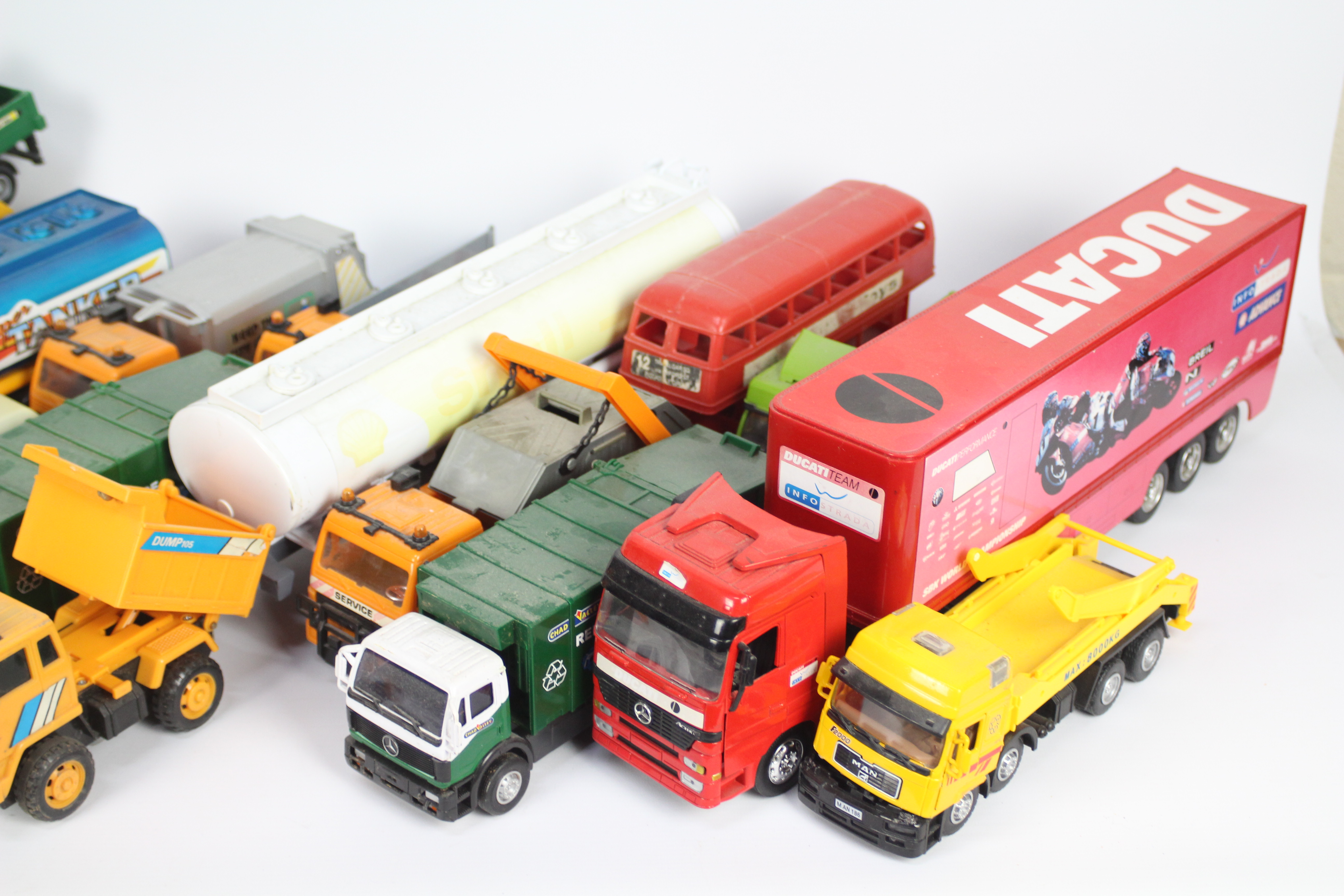 NewRay - Hongwell - Chad Valley - 18 x truck models in various scales including a 1:32 Mercedes - Image 5 of 5