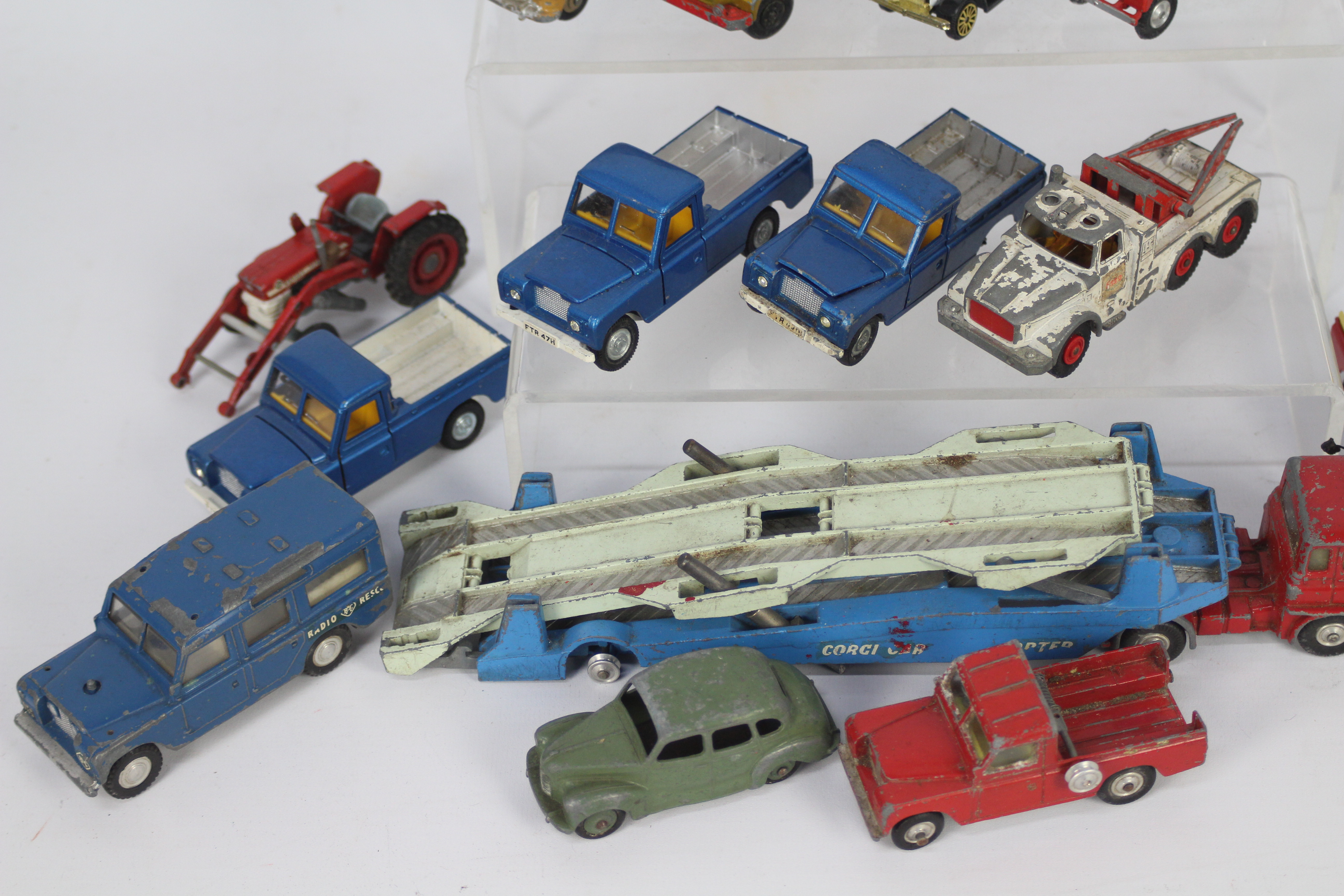 Corgi - Spot-On - Dinky - 15 x unboxed vehicles including # 258 Spot-On RAC Land Rover, - Image 3 of 4