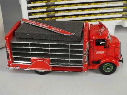 Danbury Mint - A boxed 1:24 scale #127-002 'Replica of the 1938 Coca Cola Delivery Truck' by - Image 2 of 4