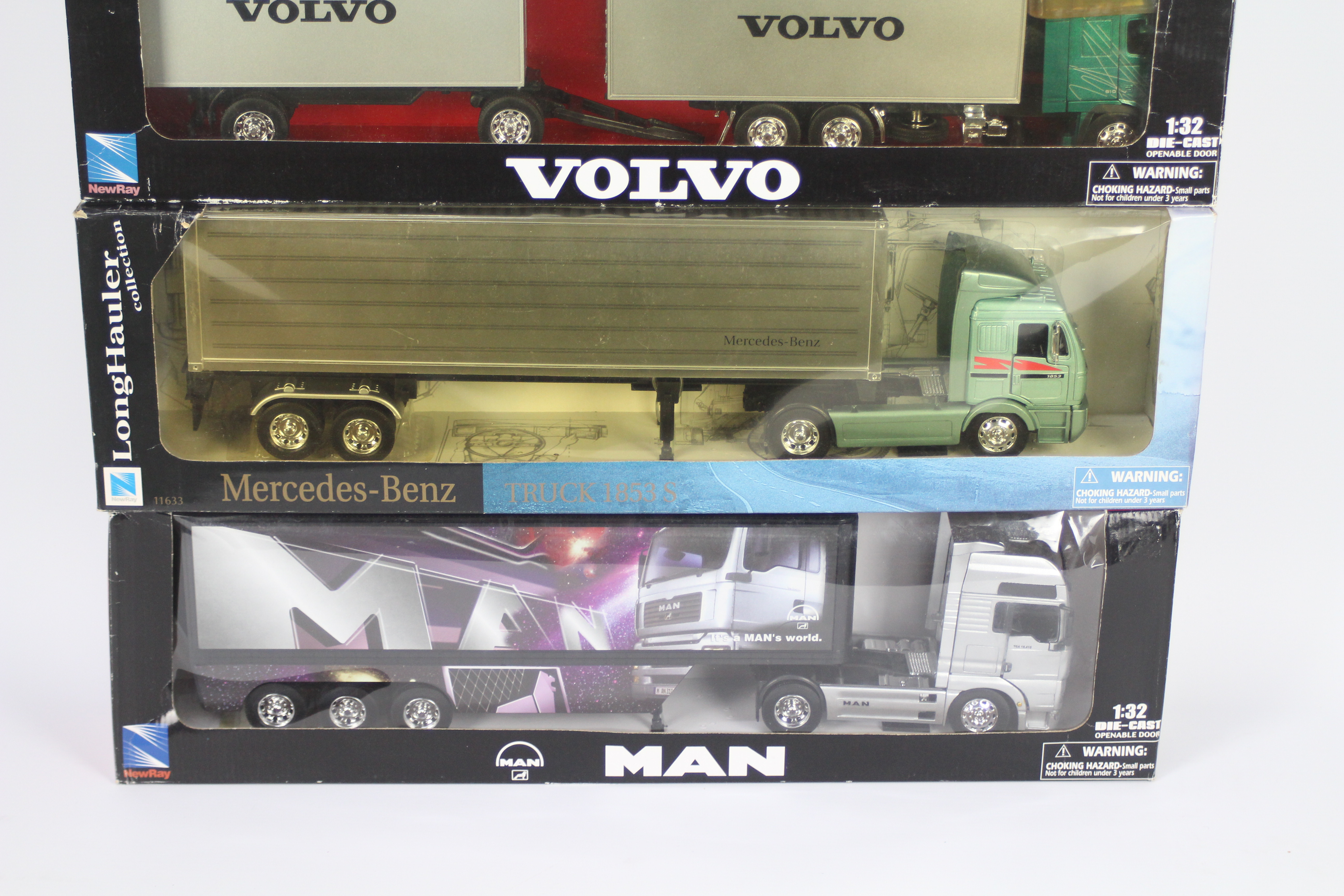 NewRay - 4 x boxed trucks in 1:32 scale, a MAN TG18. - Image 3 of 3