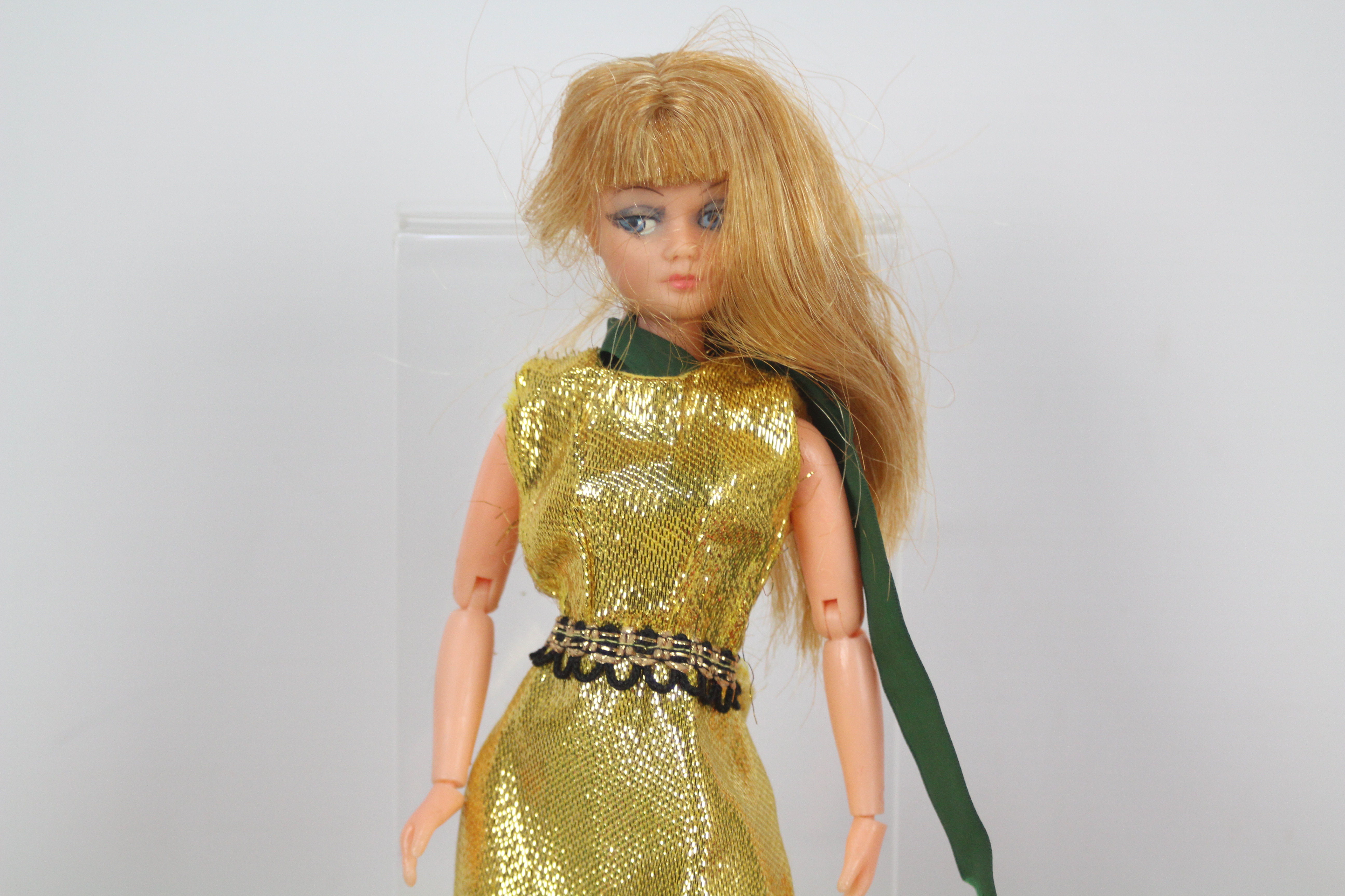 Palitoy - Action Girl - A vintage Action Girl doll with clothing and accessories. - Image 3 of 8