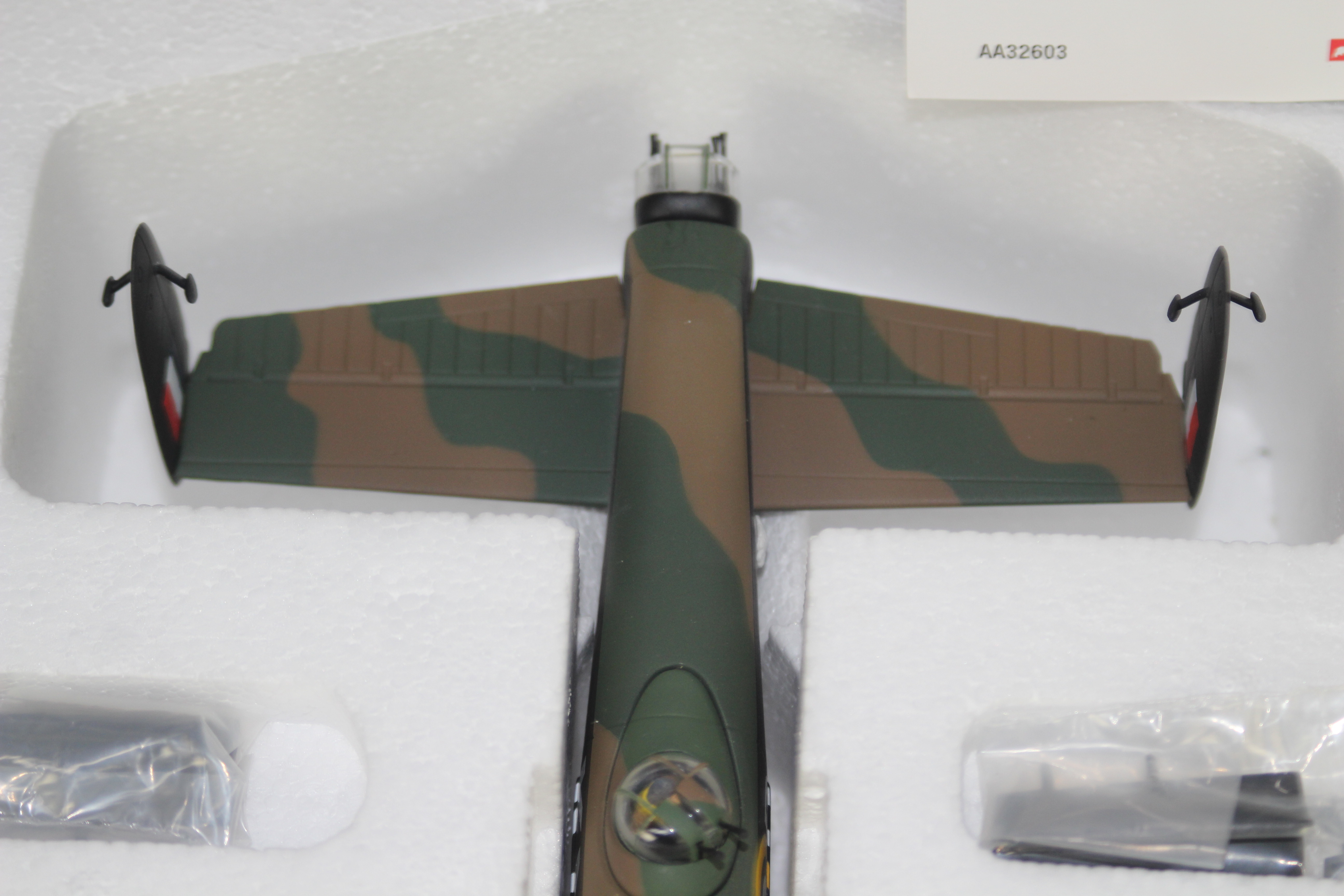 Corgi Aviation Archive - A boxed limited edition 1:72 scale AA32603 AVRO Lancaster R5508/KM-8 No. - Image 4 of 4