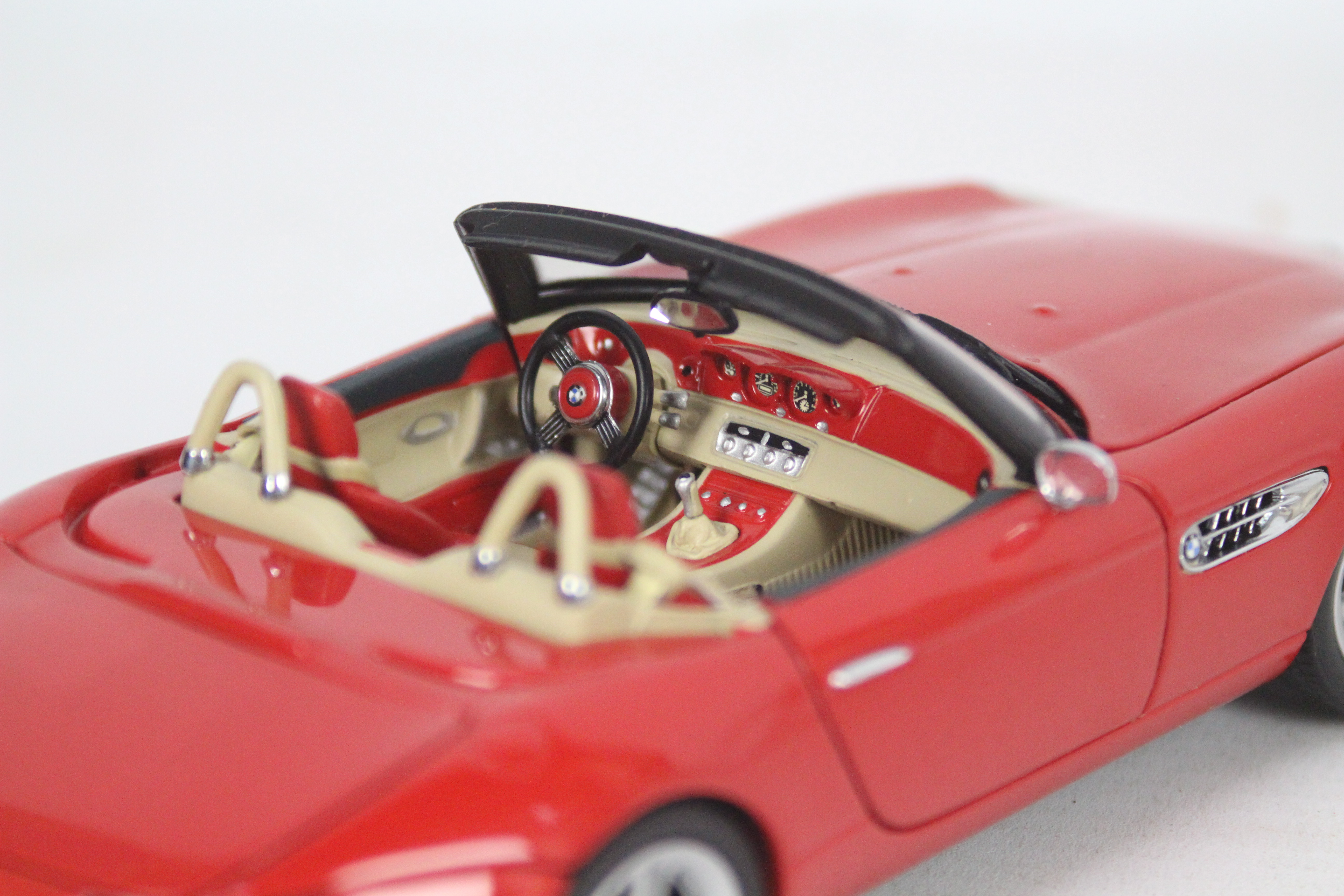 Franklin Mint - A boxed 1:24 scale BMW Z8 by Franklin Mint. - Image 5 of 6