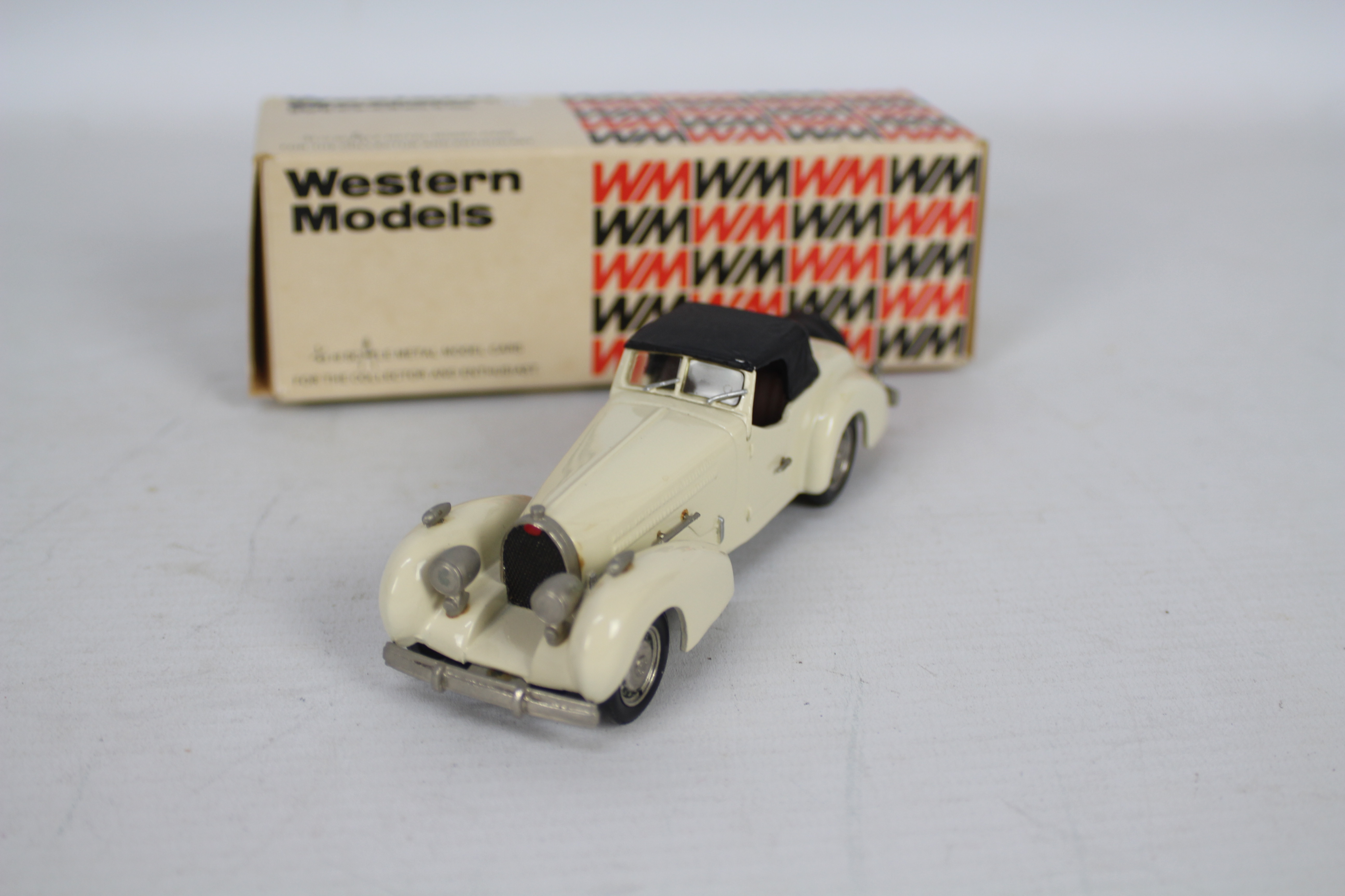 Western Models - A boxed 1:43 scale white metal model 1935 Bugatti T46 5.3 litre roadster # WMS16. - Image 2 of 3