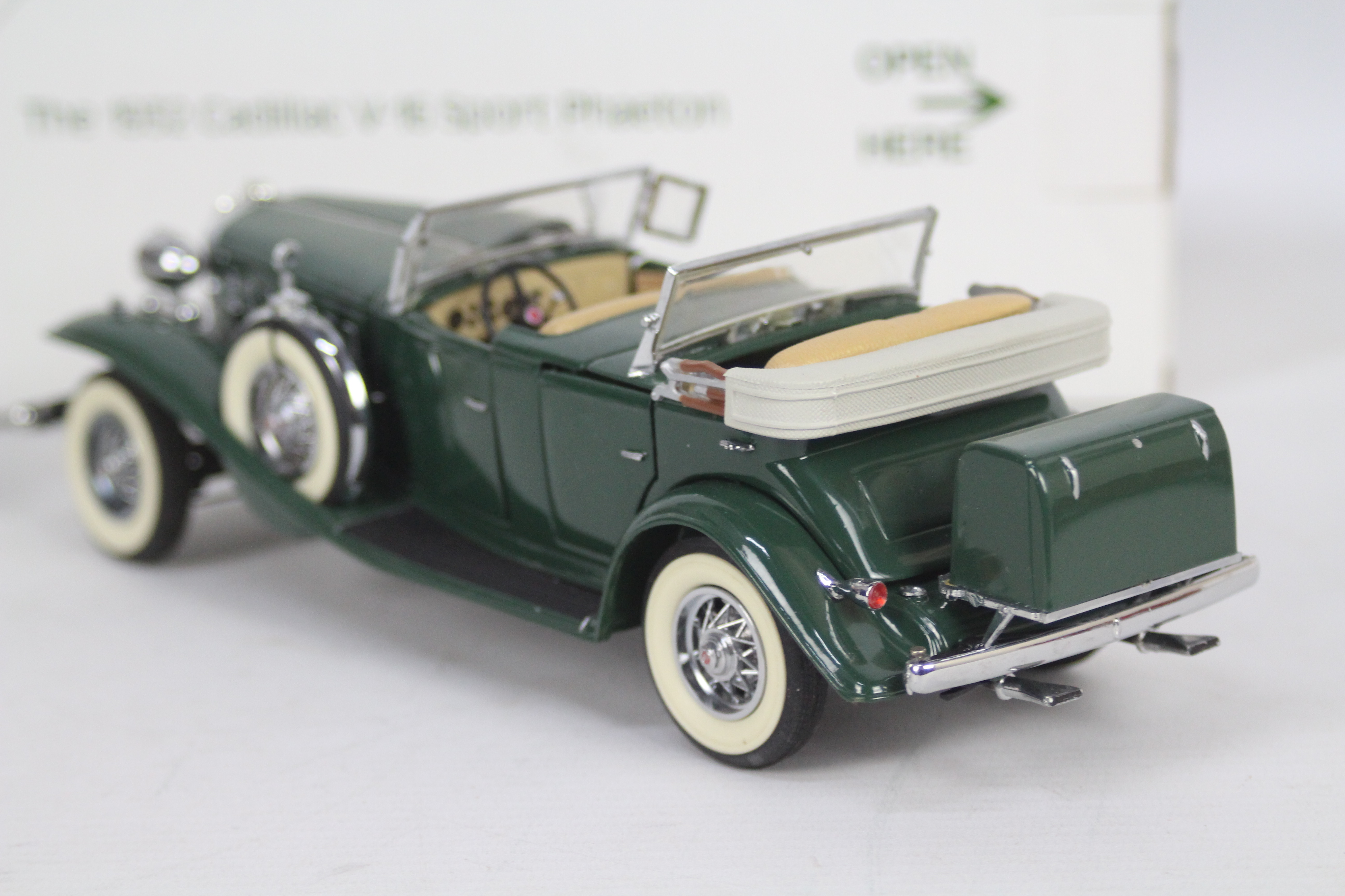 Danbury Mint - A boxed Danbury Mint diecast 1:24 scale 1932 Cadillac V-16 Sport Phaeton.. - Image 4 of 5