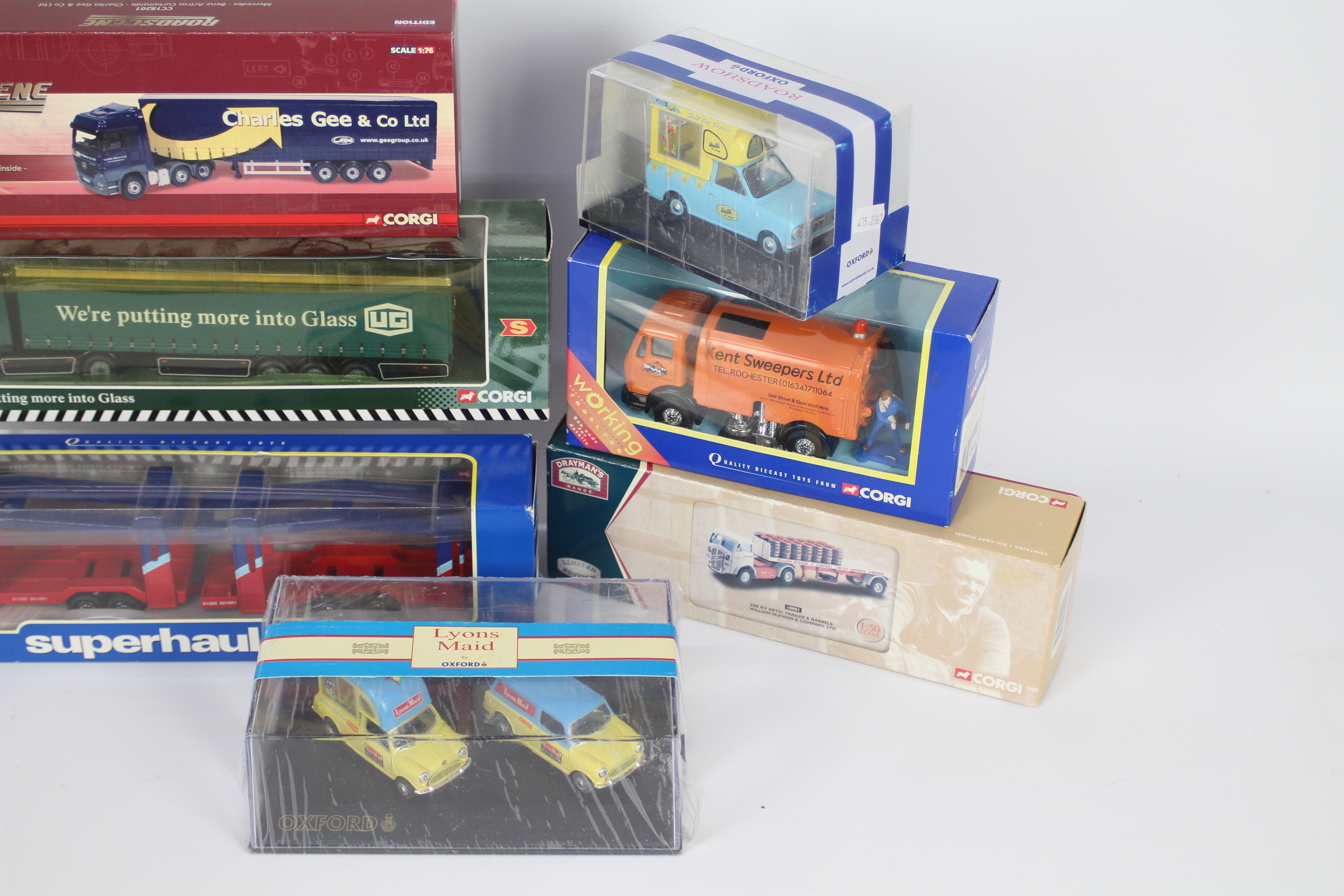 Corgi - Oxford - 7 x boxed models in various scales including a limited edition Mercedes Benz - Image 3 of 3