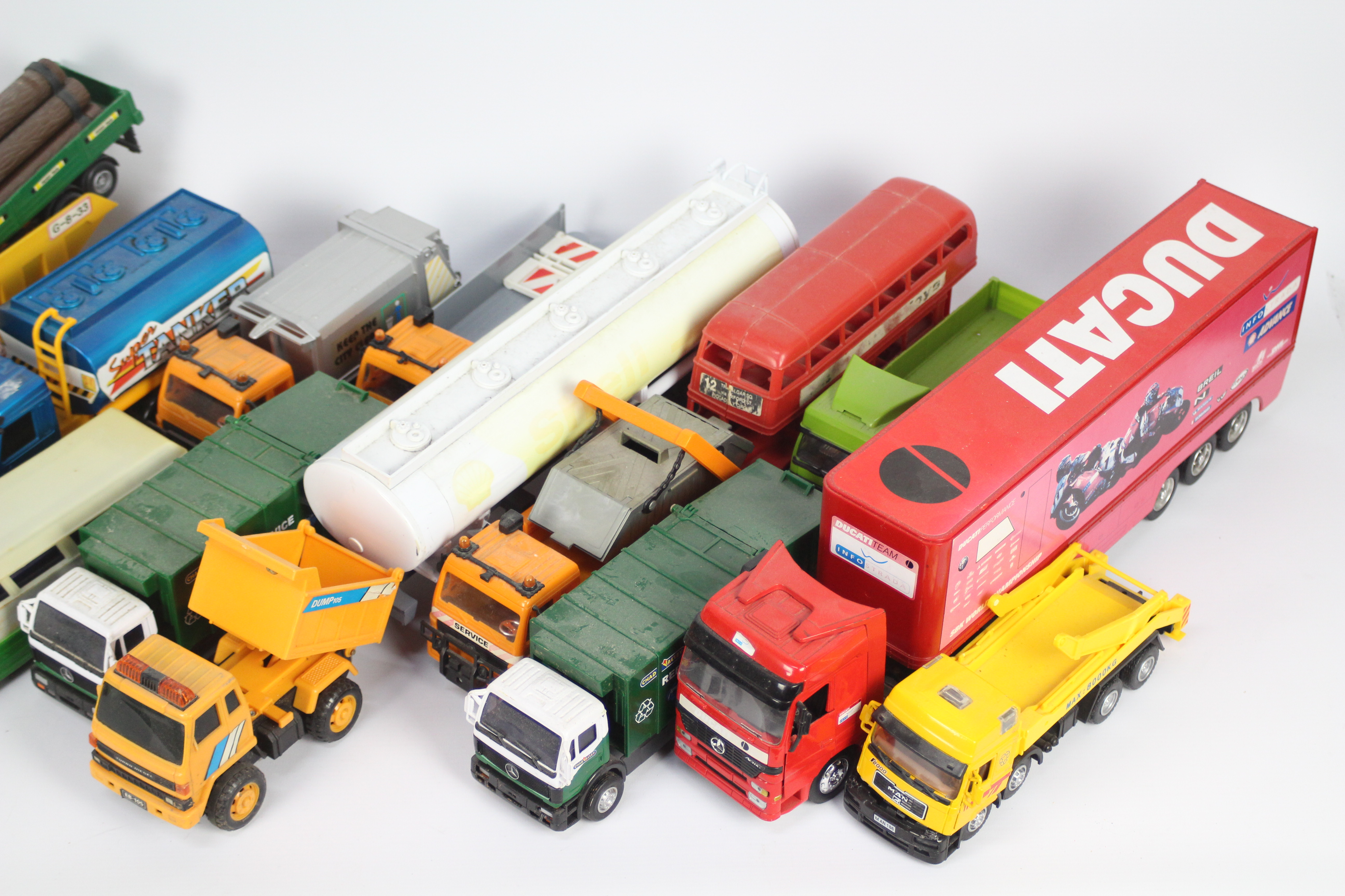 NewRay - Hongwell - Chad Valley - 18 x truck models in various scales including a 1:32 Mercedes - Image 3 of 5