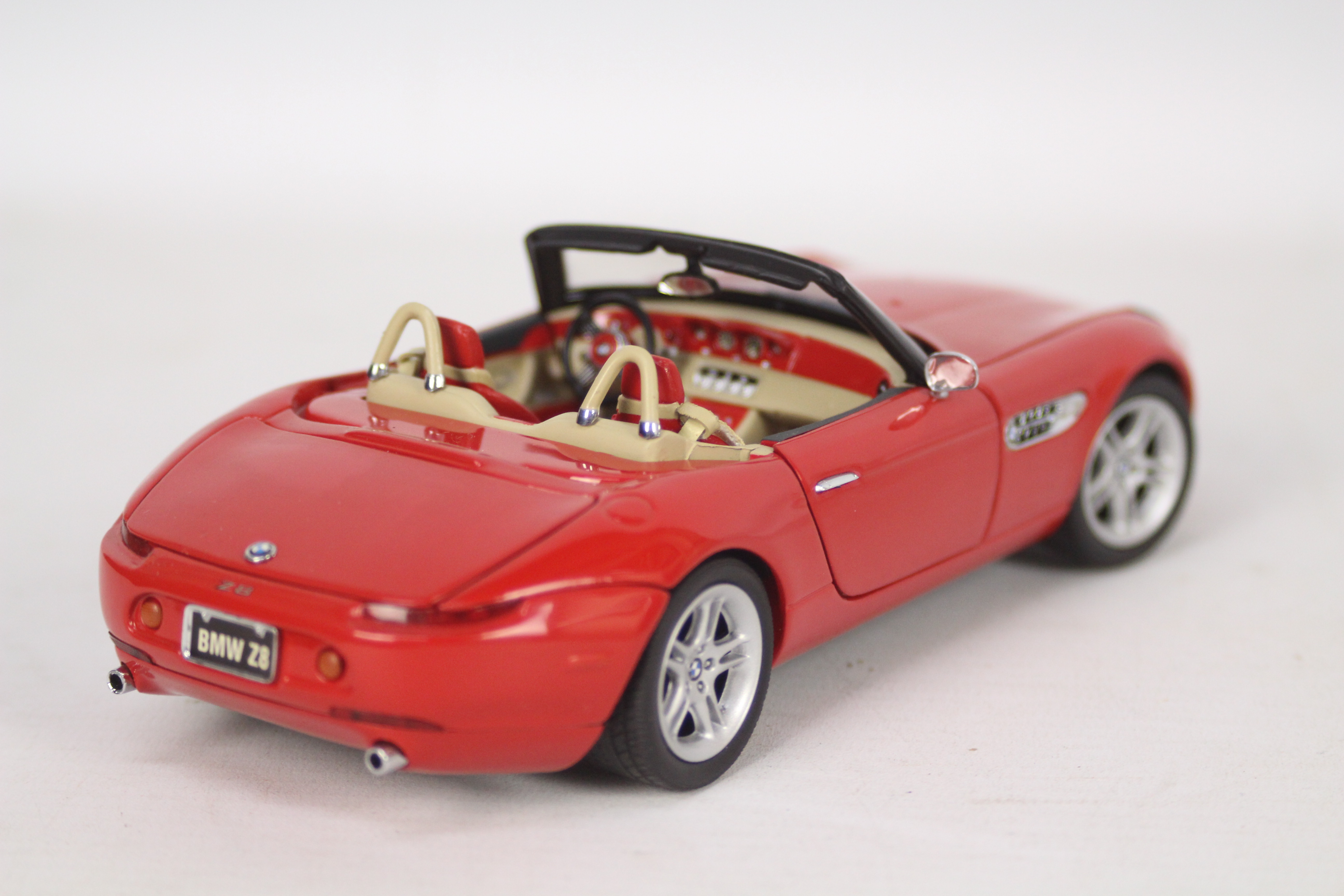 Franklin Mint - A boxed 1:24 scale BMW Z8 by Franklin Mint. - Image 4 of 6