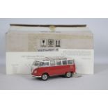 Franklin Mint - A boxed Franklin Mint 1:24 scale 1962 Volkswagen Microbus - appears to be in Good