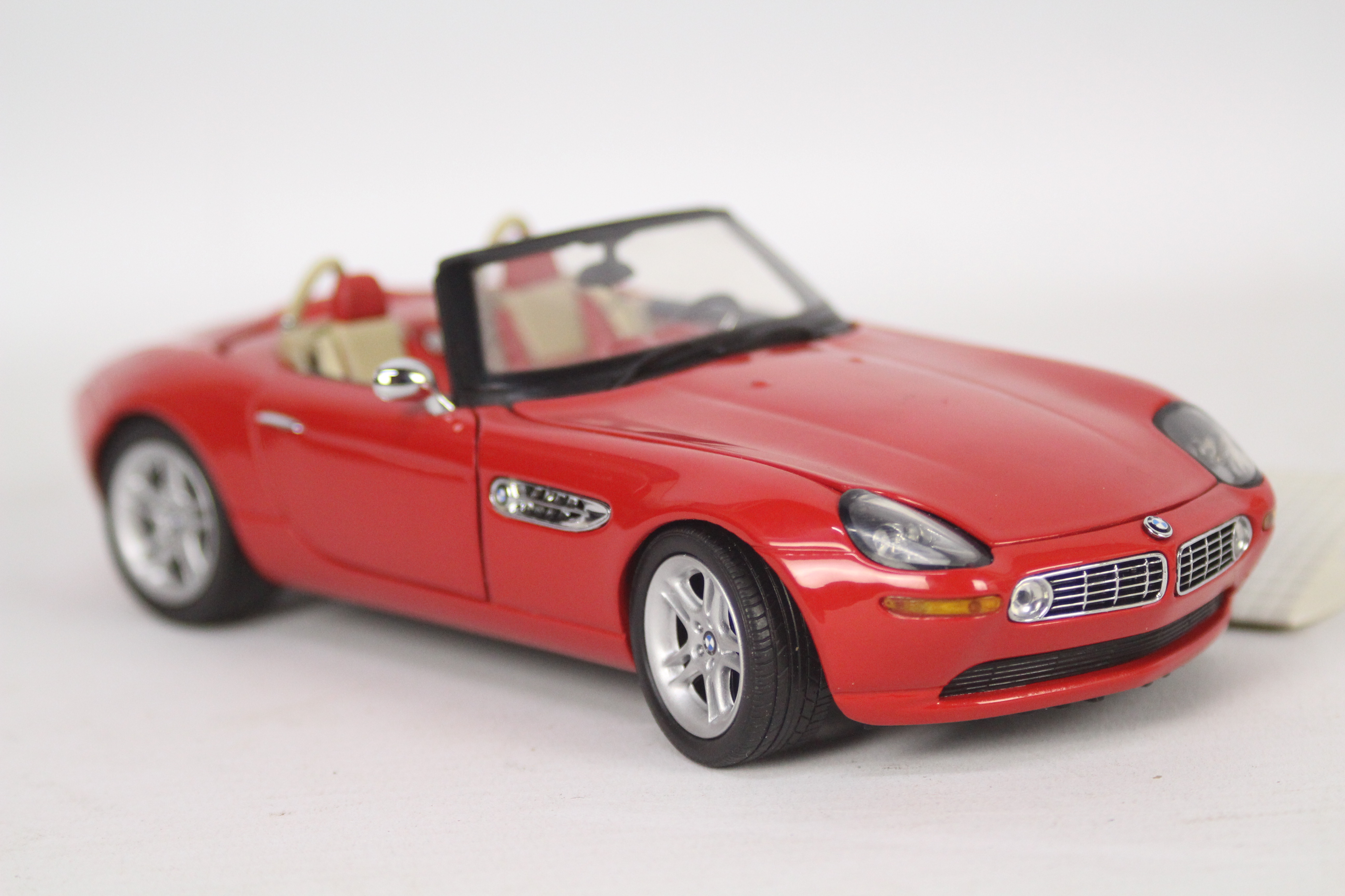 Franklin Mint - A boxed 1:24 scale BMW Z8 by Franklin Mint. - Image 3 of 6