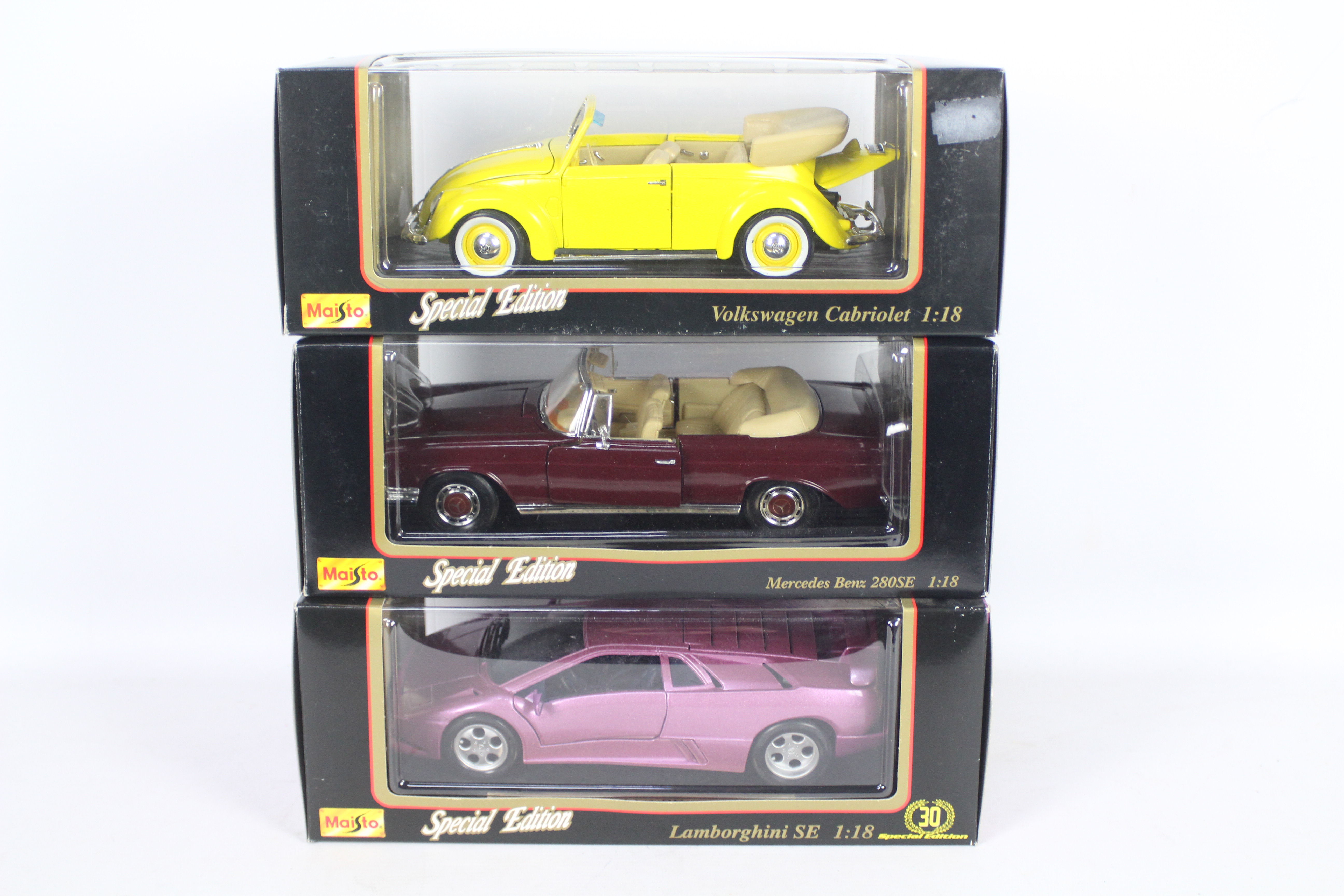 Maisto - Three boxed 1:18 scale 'Special Edition' diecast model cars from Maisto.