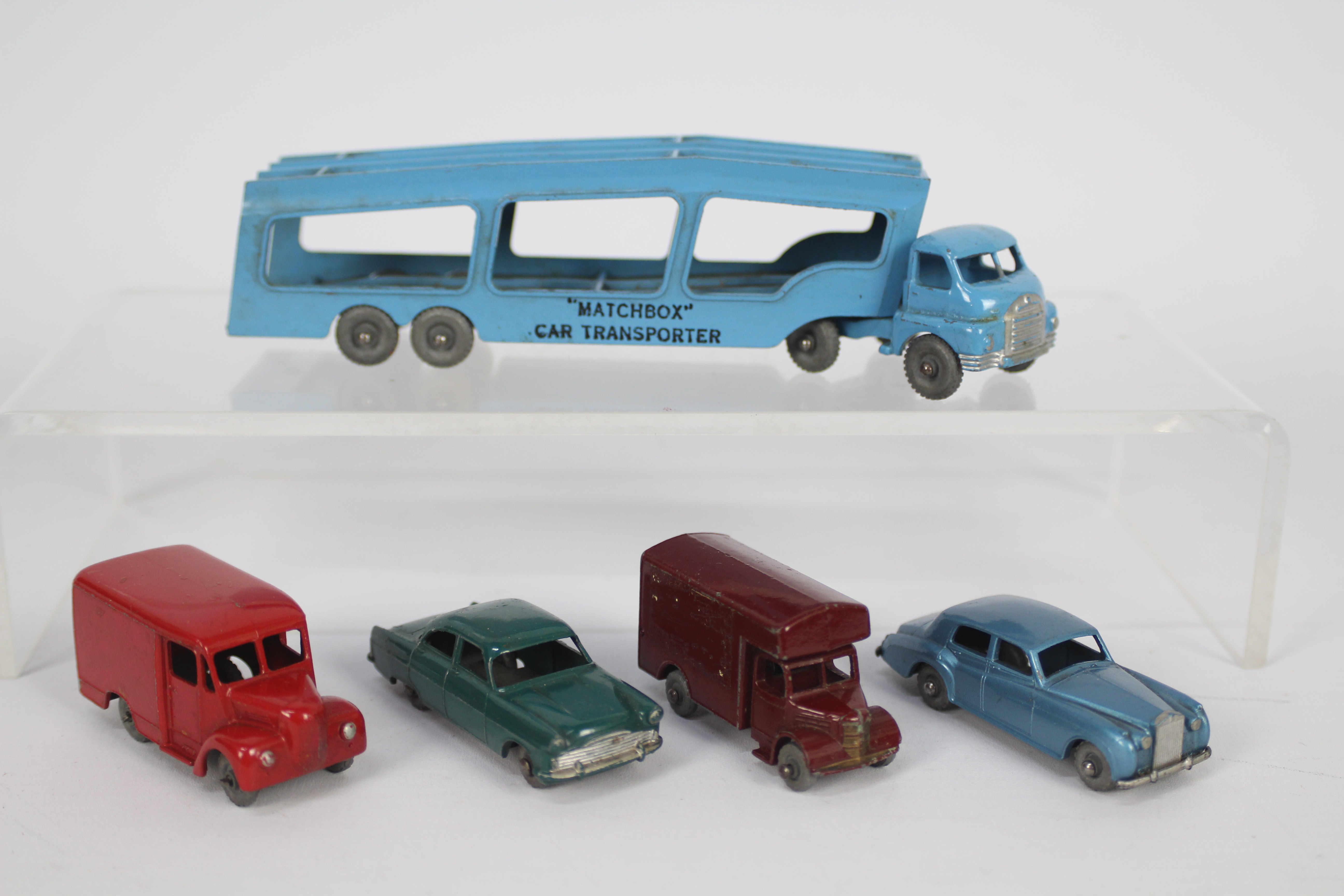 Matchbox - A collection of 5 x unboxed Matchbox vehicles including # 2 Bedford Car Transporter,