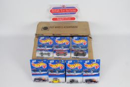 Hot Wheels - A 72 x car Hot Wheels Assortment Box from 1999 which includes models from the Circus