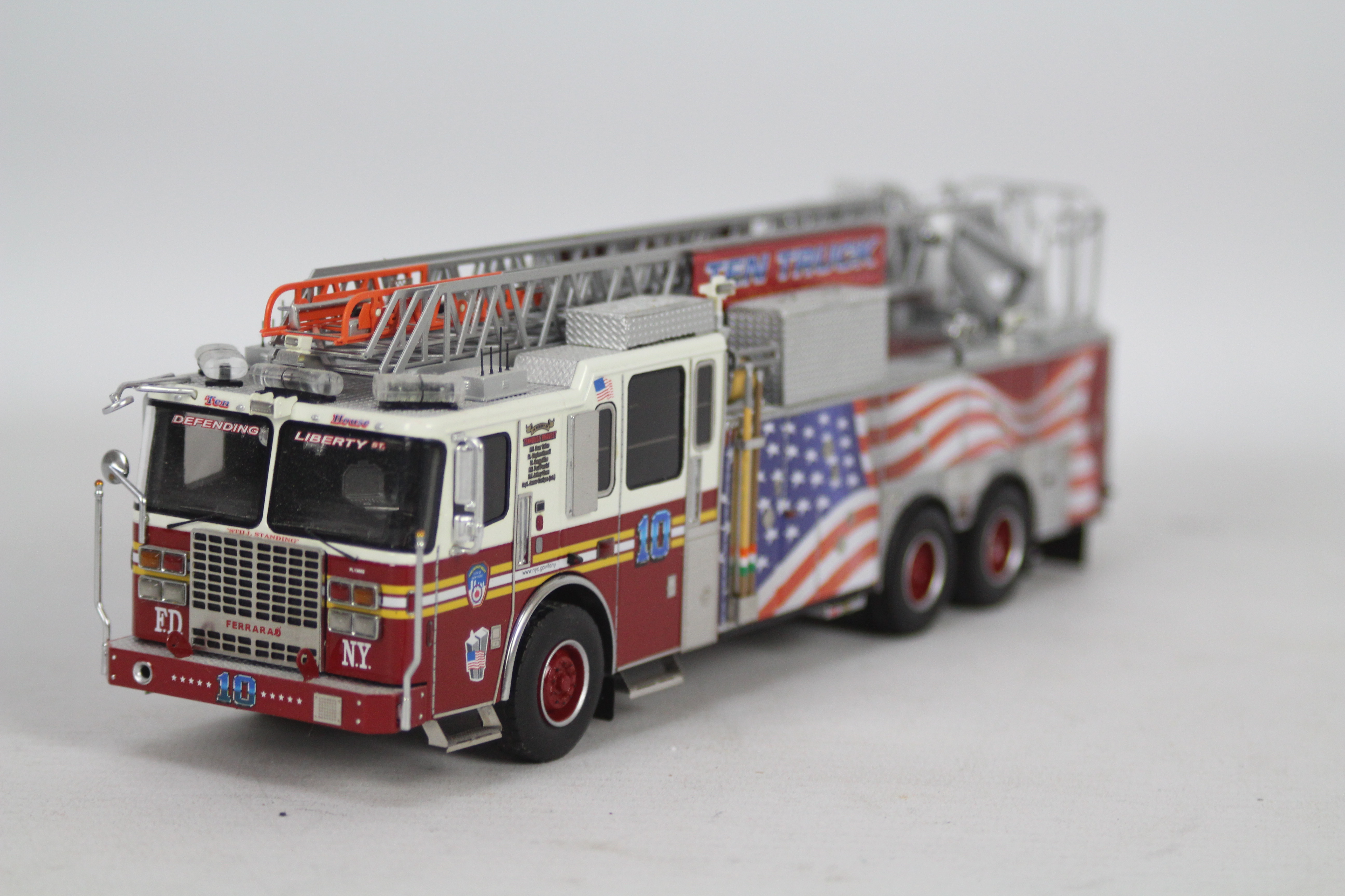 Fire Replicas - An unboxed limited edition Ferrara Rear Mount Ladder in FDNY Manhattan Liberty - Image 2 of 4