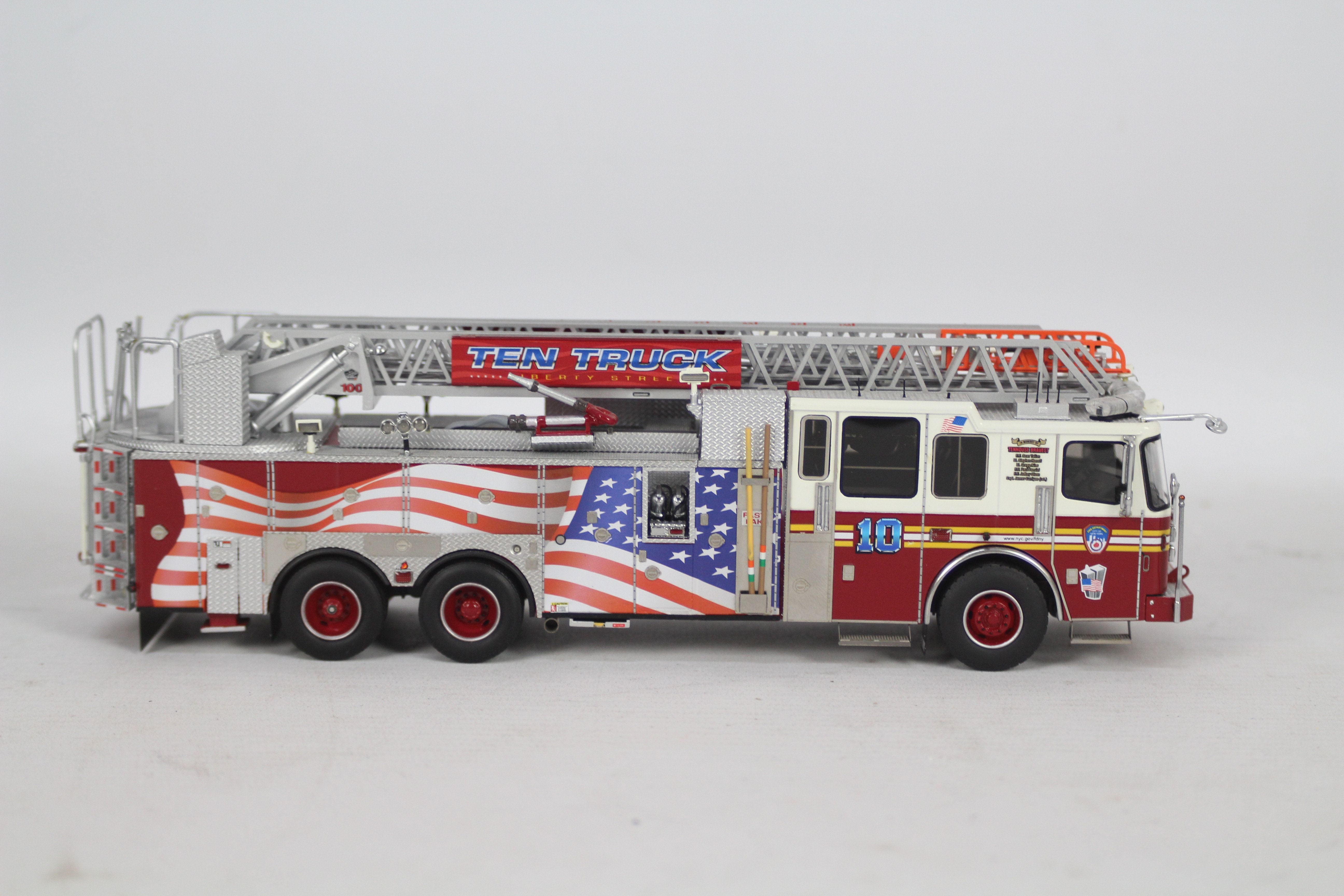 Fire Replicas - An unboxed limited edition Ferrara Rear Mount Ladder in FDNY Manhattan Liberty - Image 3 of 4