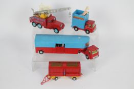 Corgi - Chipperfields - 4 x Chipperfields trucks,