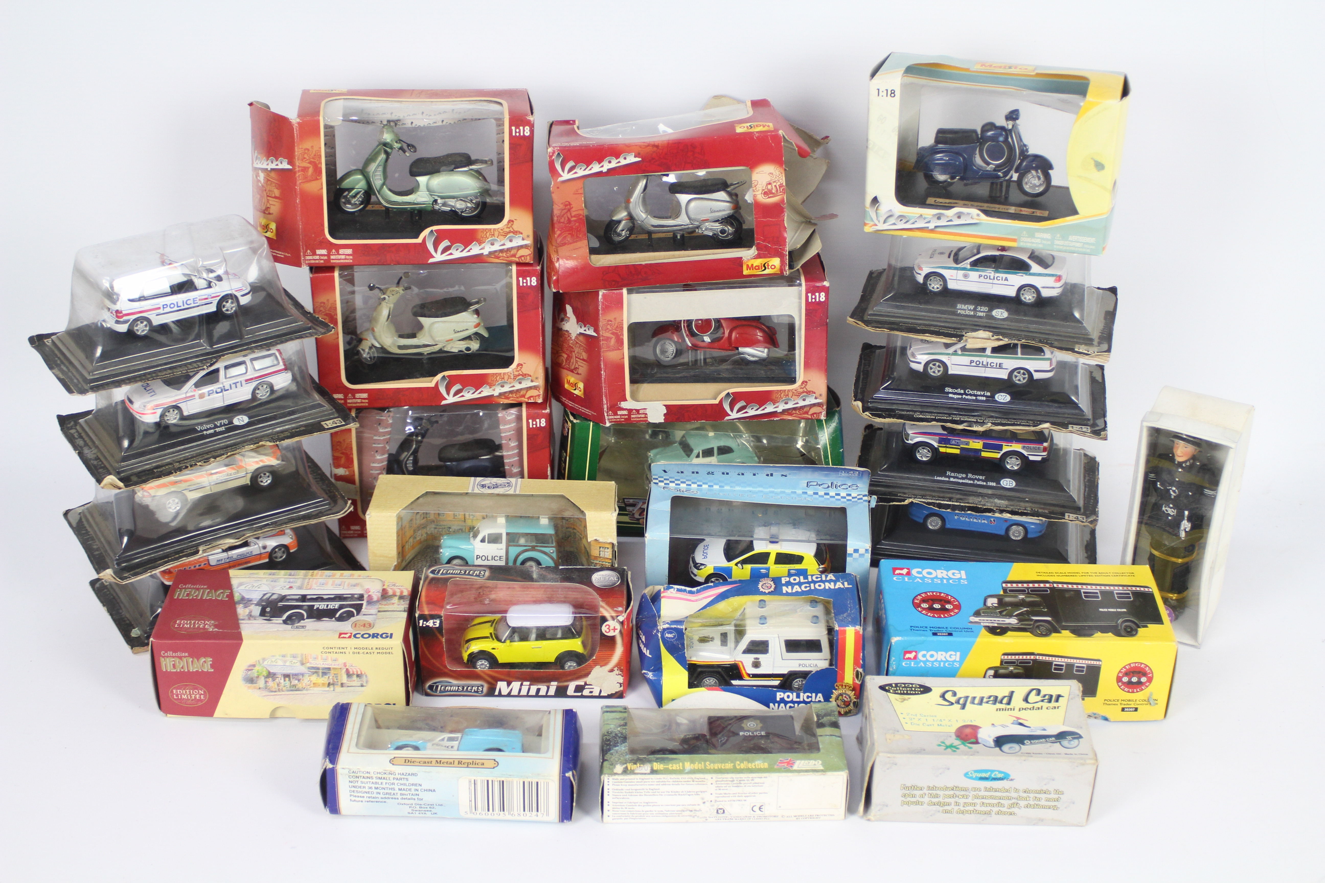 Corgi, Lledo, Maisto, Others - Over 20 boxed diecast mainly police vehicles in various scales.