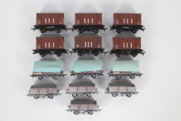 Bachmann - 13 unboxed OO gauge Shock Vans and China Clay Wagons by Bachmann.