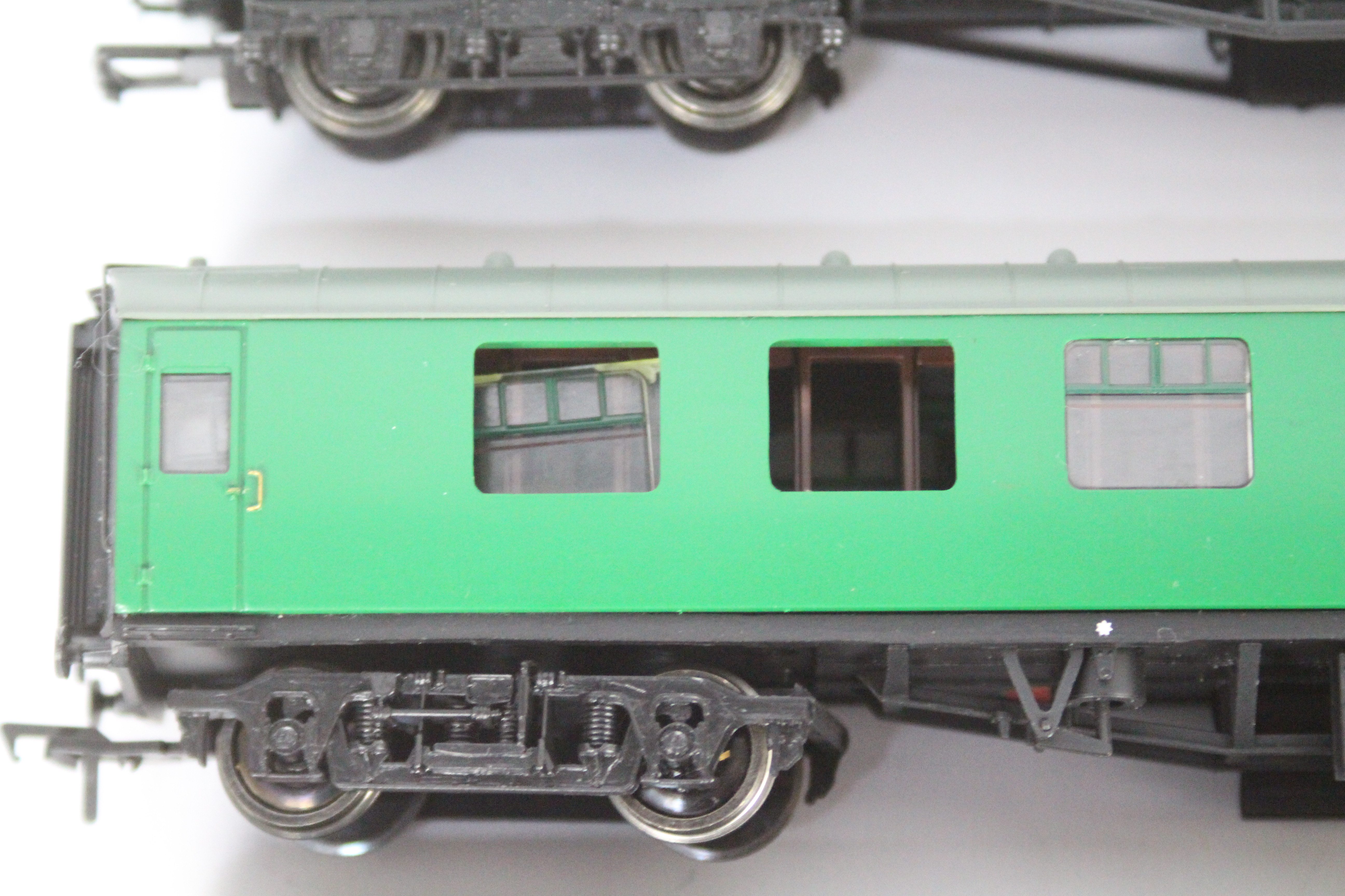 Bachmann - 15 unboxed OO gauge passenger coaches in BR green livery by Bachmann. - Image 4 of 4