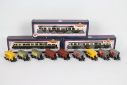 Bachmann, Wrenn - 12 items of boxed and unboxed OO gauge rolling stock.