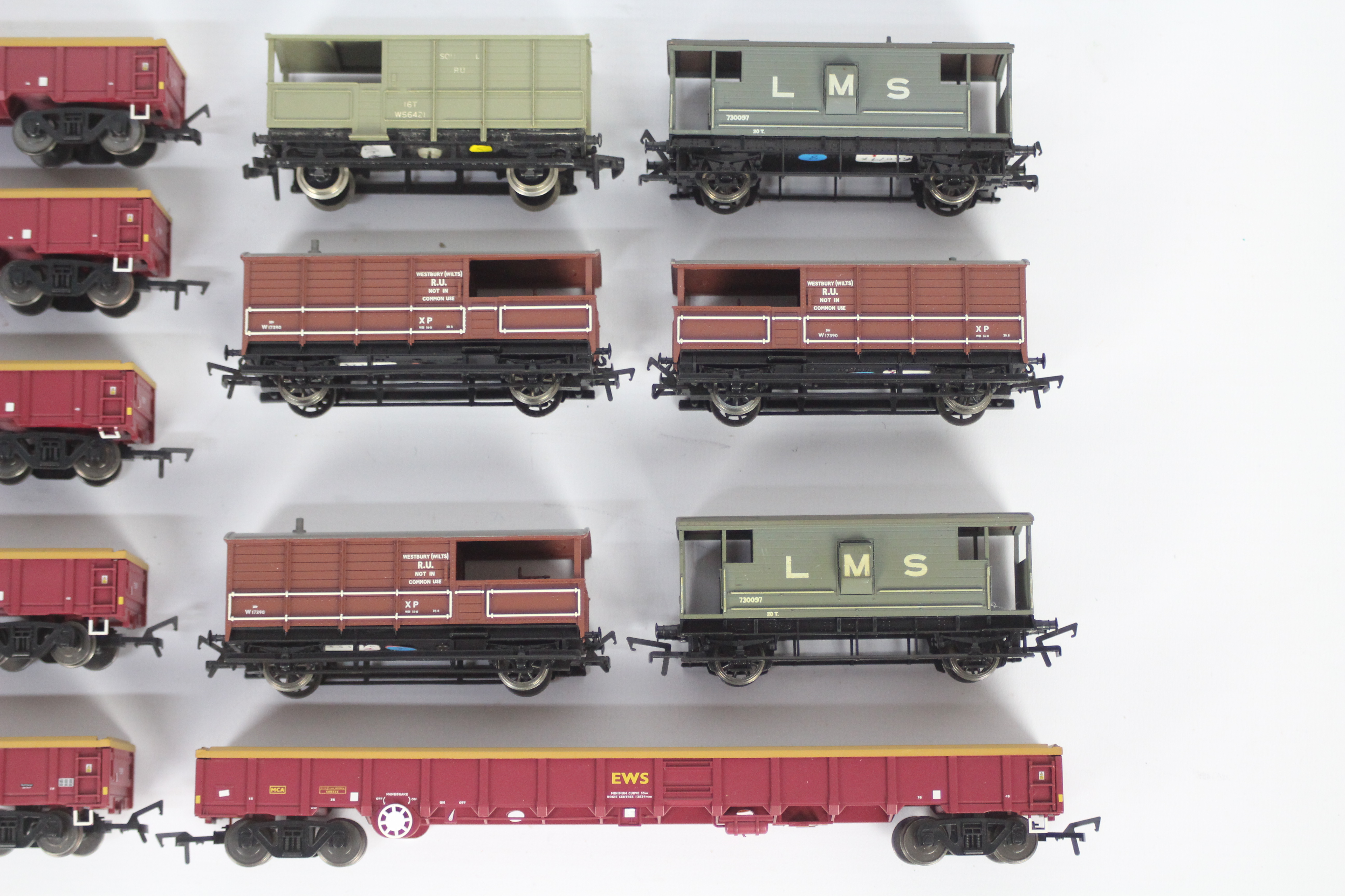 Bachmann, Dapol, Hornby Dublo, Airfix - 12 unboxed OO gauge freight rolling stock wagons / vans. - Image 3 of 3