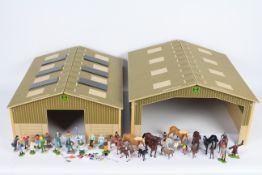 Brushwood Toys - Britains - Siku - A wooden Cow House and a Single Bay Shed in 1:32 scale # BB9200,