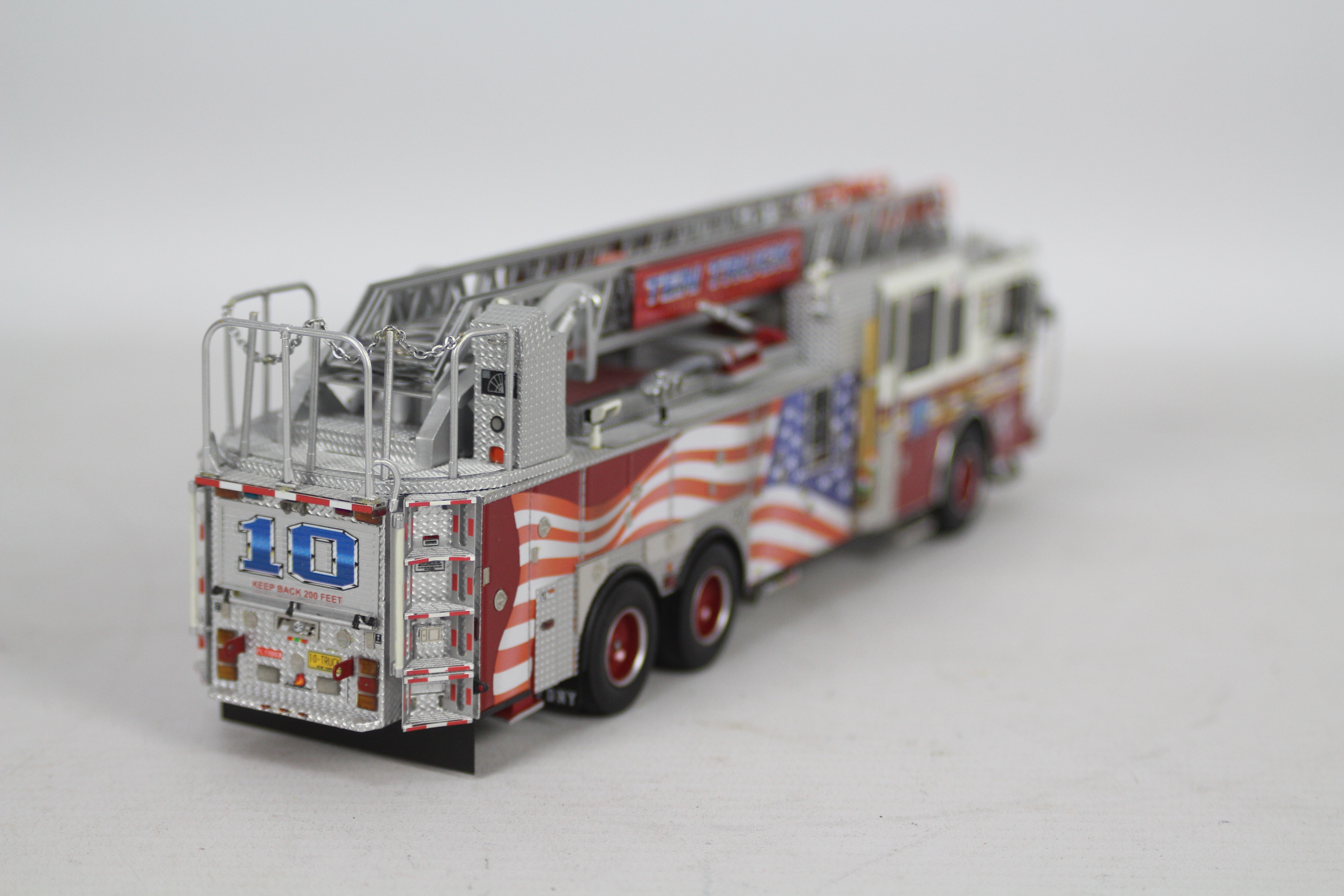 Fire Replicas - An unboxed limited edition Ferrara Rear Mount Ladder in FDNY Manhattan Liberty - Image 4 of 4