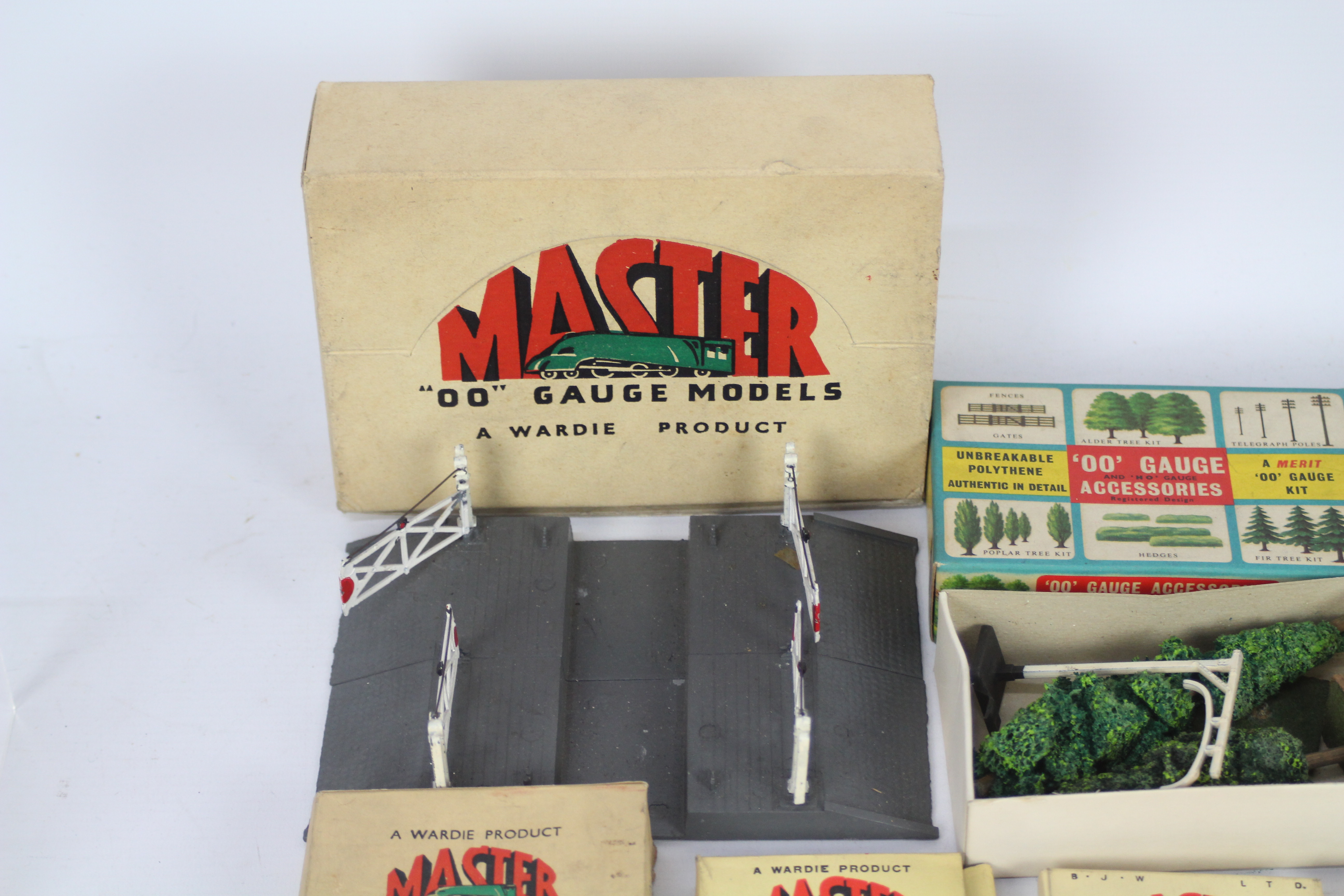 Wardie Master Models - Merit - Dinky - 15 x boxed 00 gauge railway accessories including Level - Image 2 of 4