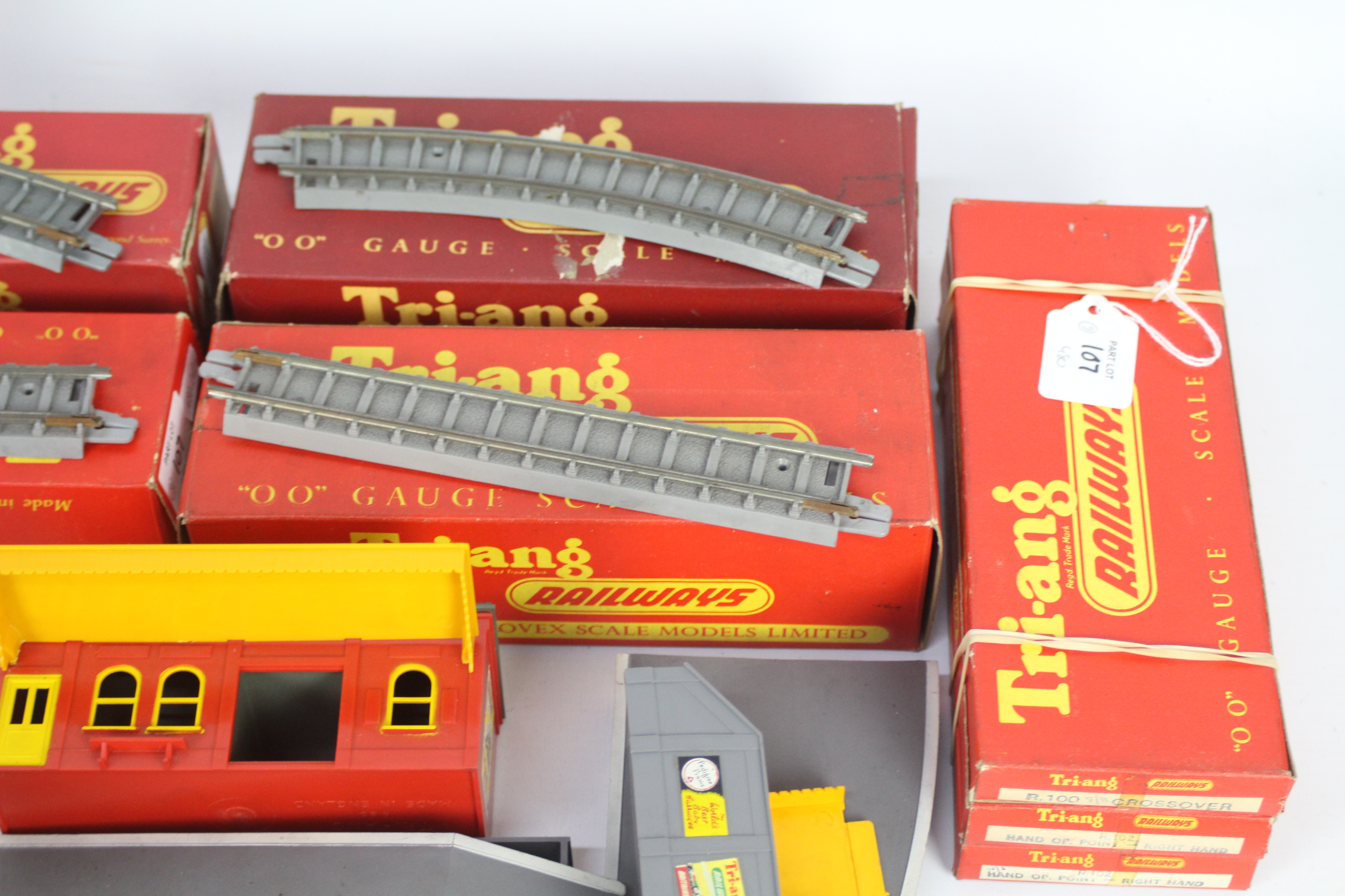 Tri-ang - 11 x boxed items of 00 gauge track and accessories including Complete Station Set # R80, - Image 4 of 4