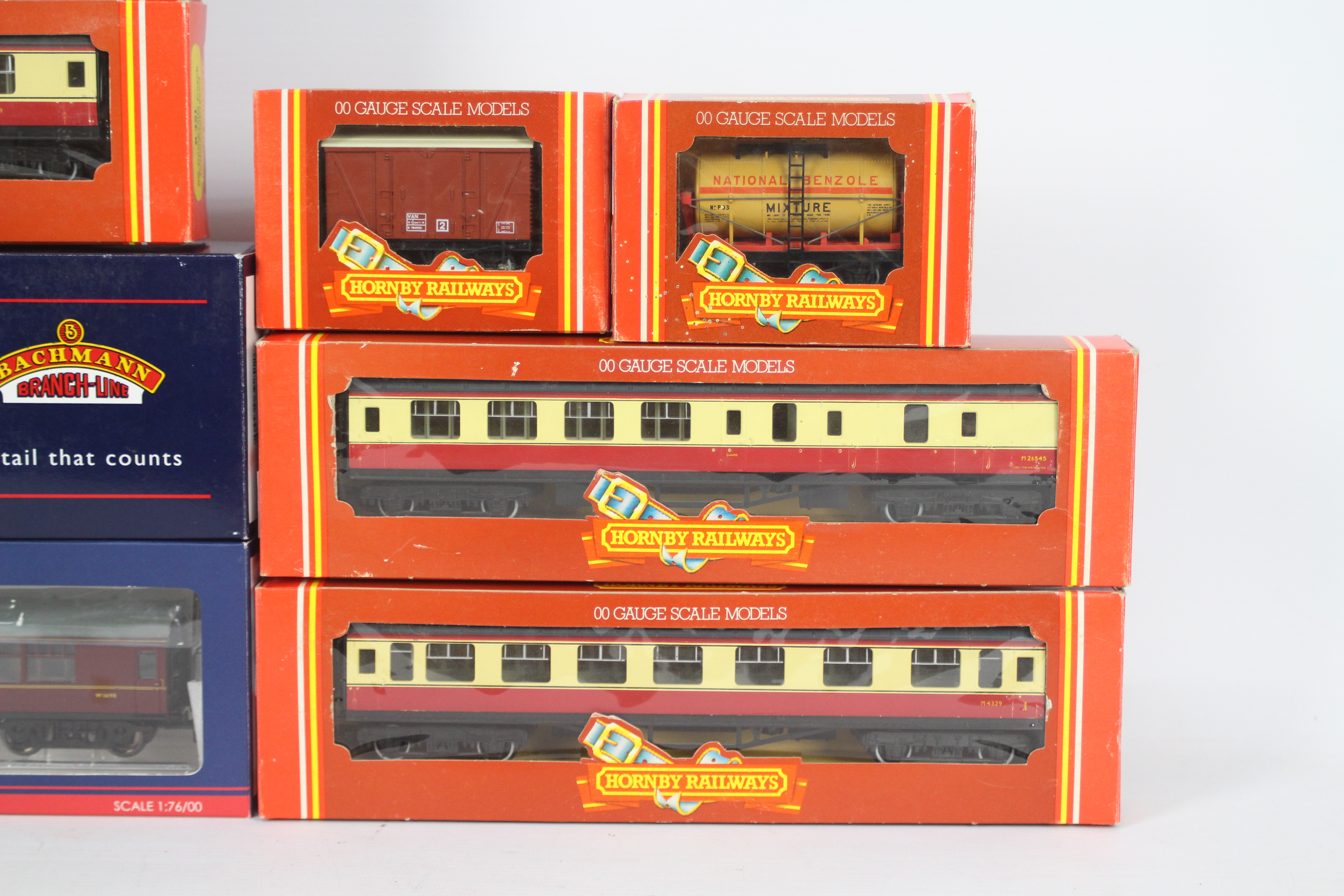 Bachmann - Hornby - 8 x boxed 00 gauge wagons and coaches including, - Image 2 of 3