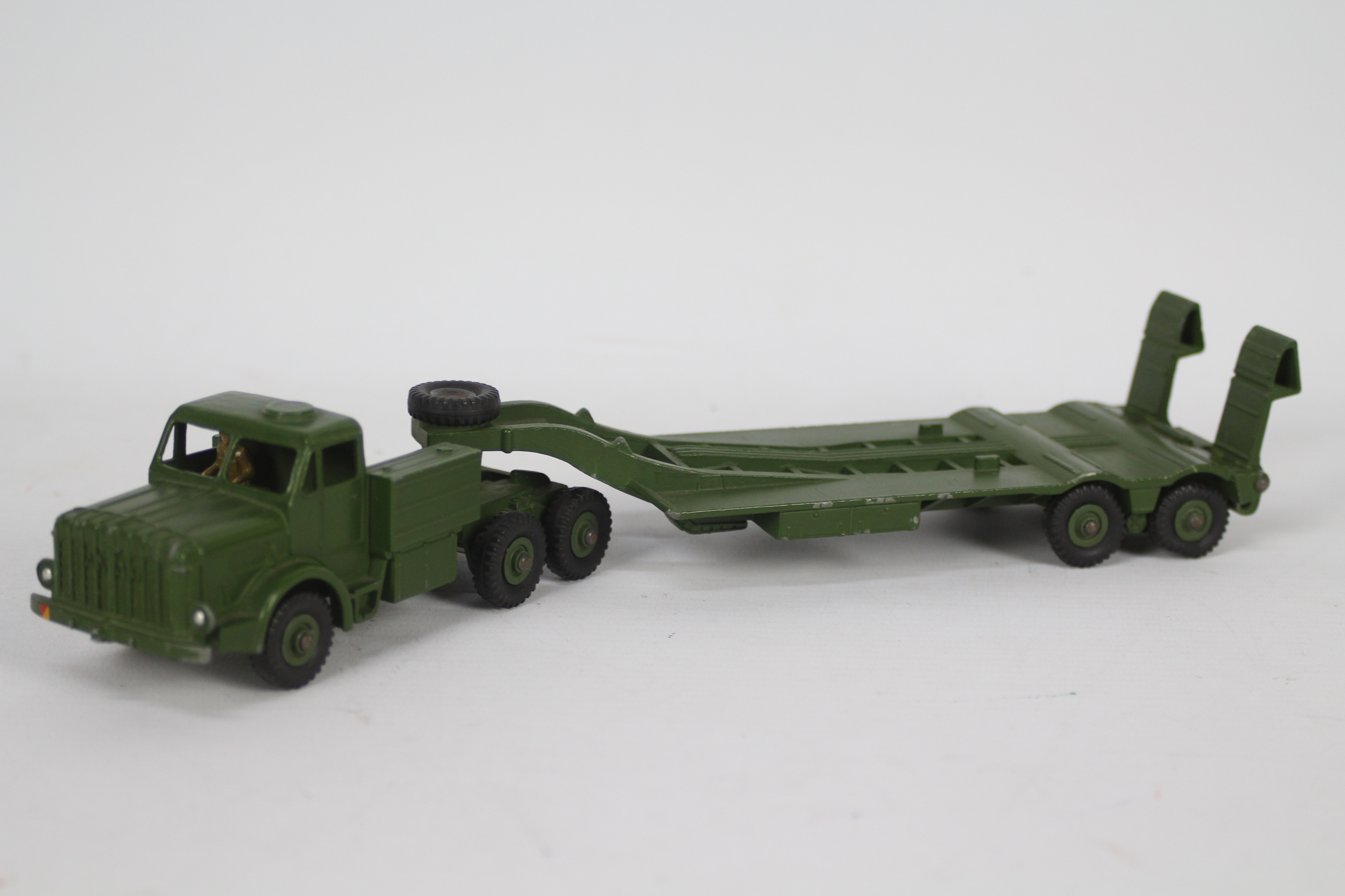 Dinky - A boxed Mighty Antar Tank Transporter # 660. - Image 2 of 6