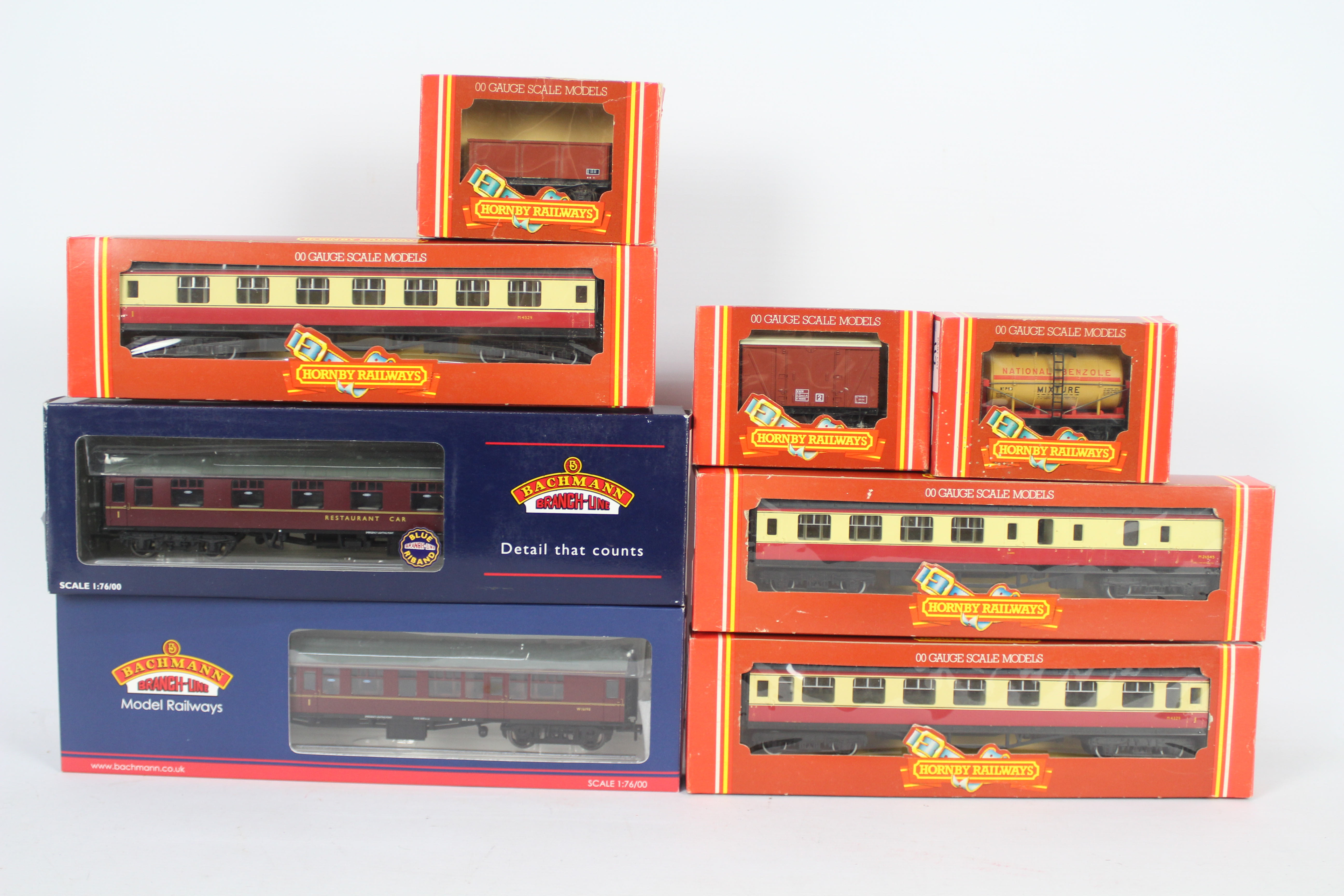 Bachmann - Hornby - 8 x boxed 00 gauge wagons and coaches including,