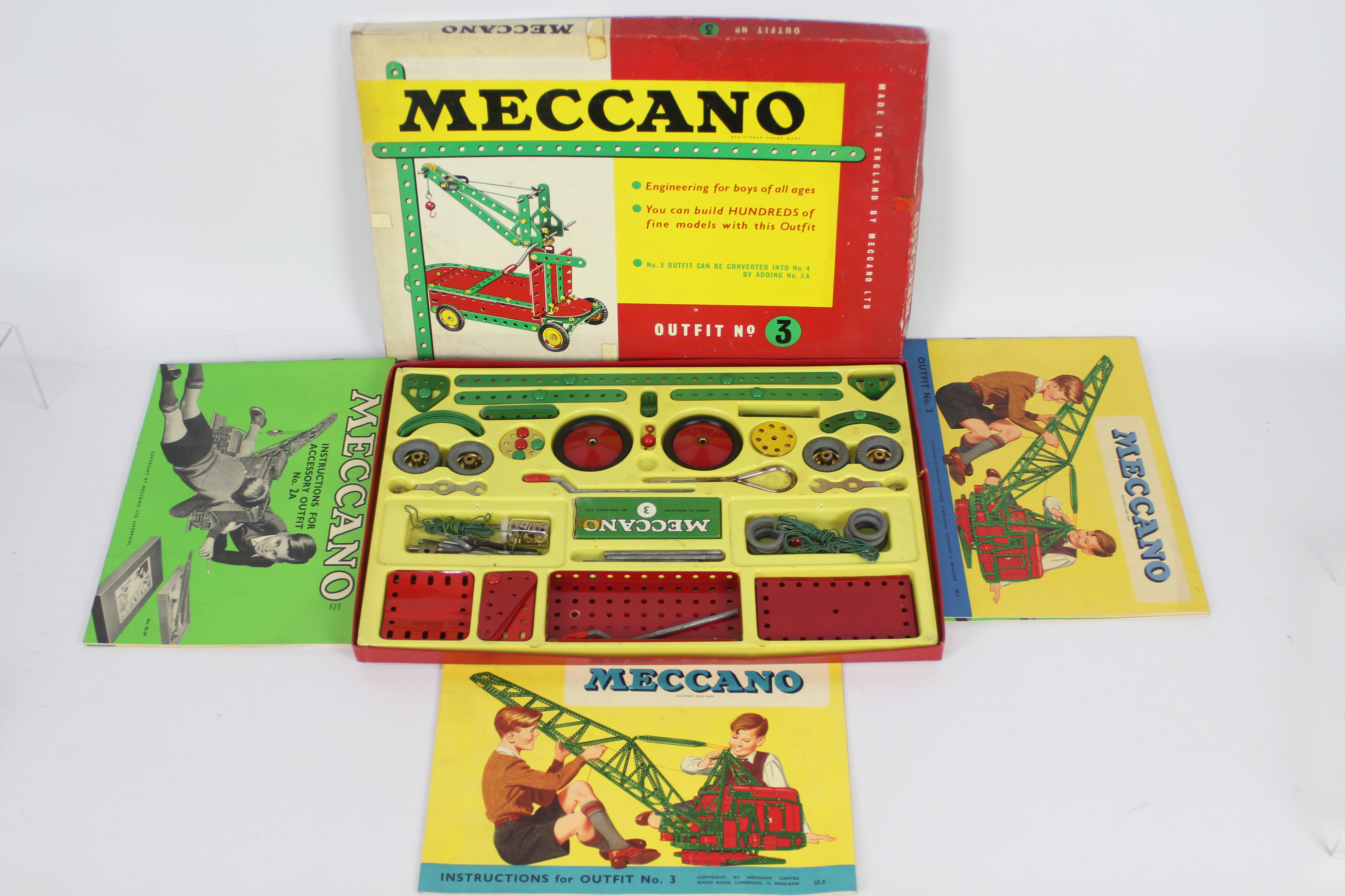 Meccano - A boxed vintage Meccano Outfit No.3.